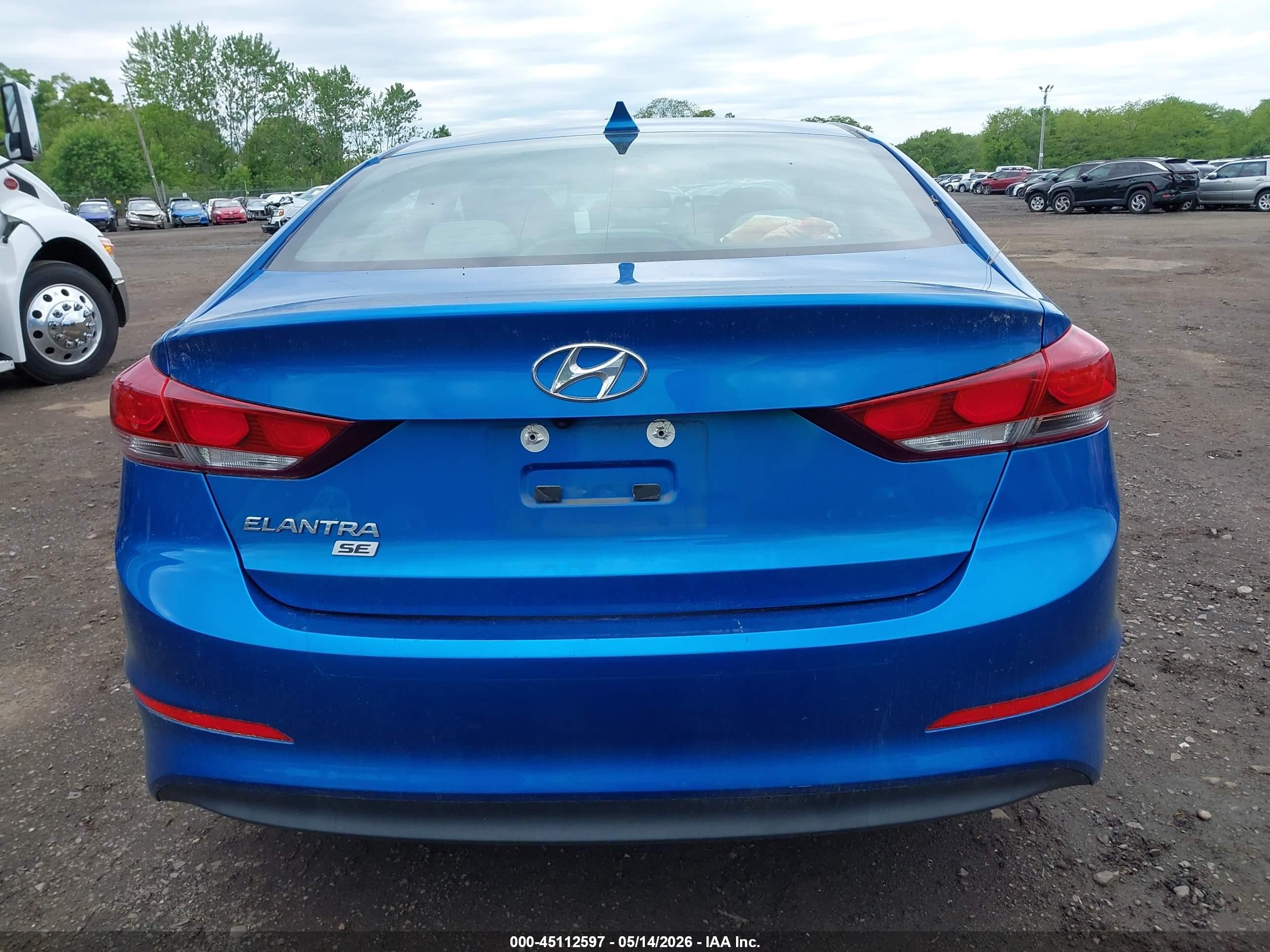 2018 Hyundai Elantra Se Dark Blue vin: 5NPD74LF4JH394949