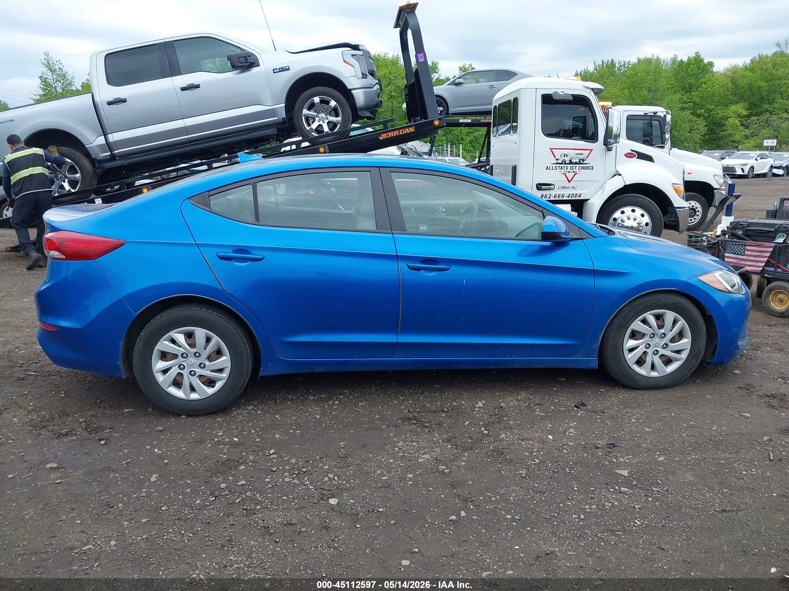2018 Hyundai Elantra Se Dark Blue vin: 5NPD74LF4JH394949