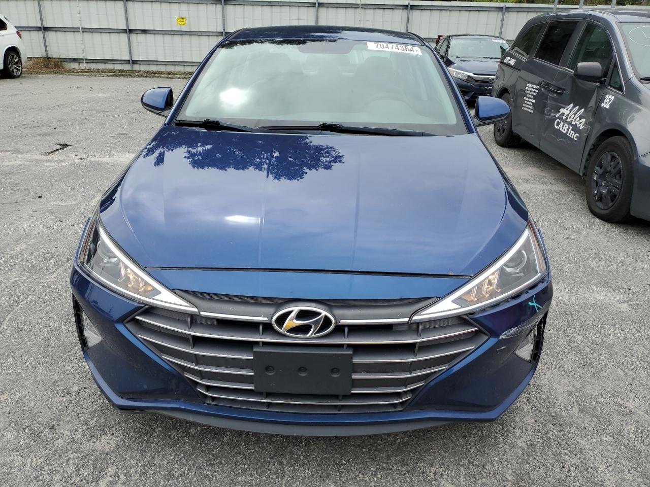 2019 Hyundai Elantra Se Синий vin: 5NPD74LF4KH498116