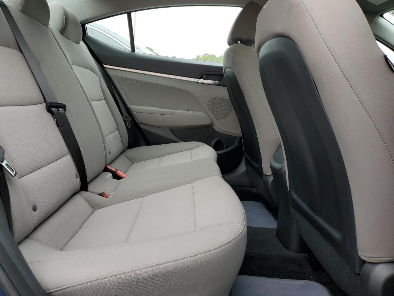 2019 Hyundai Elantra Se Синий vin: 5NPD74LF4KH498116