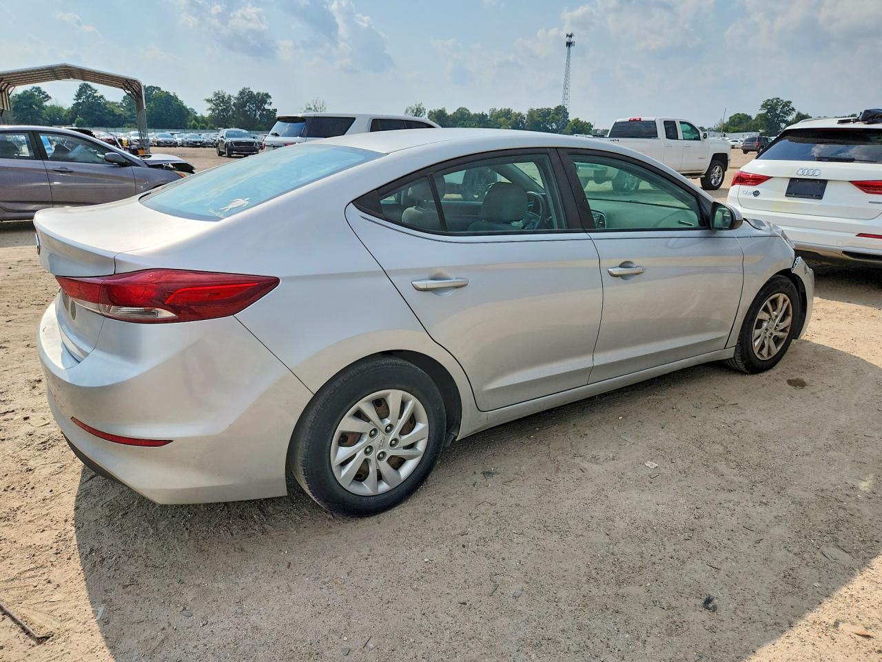 2018 Hyundai Elantra Se Silver vin: 5NPD74LF5JH279616
