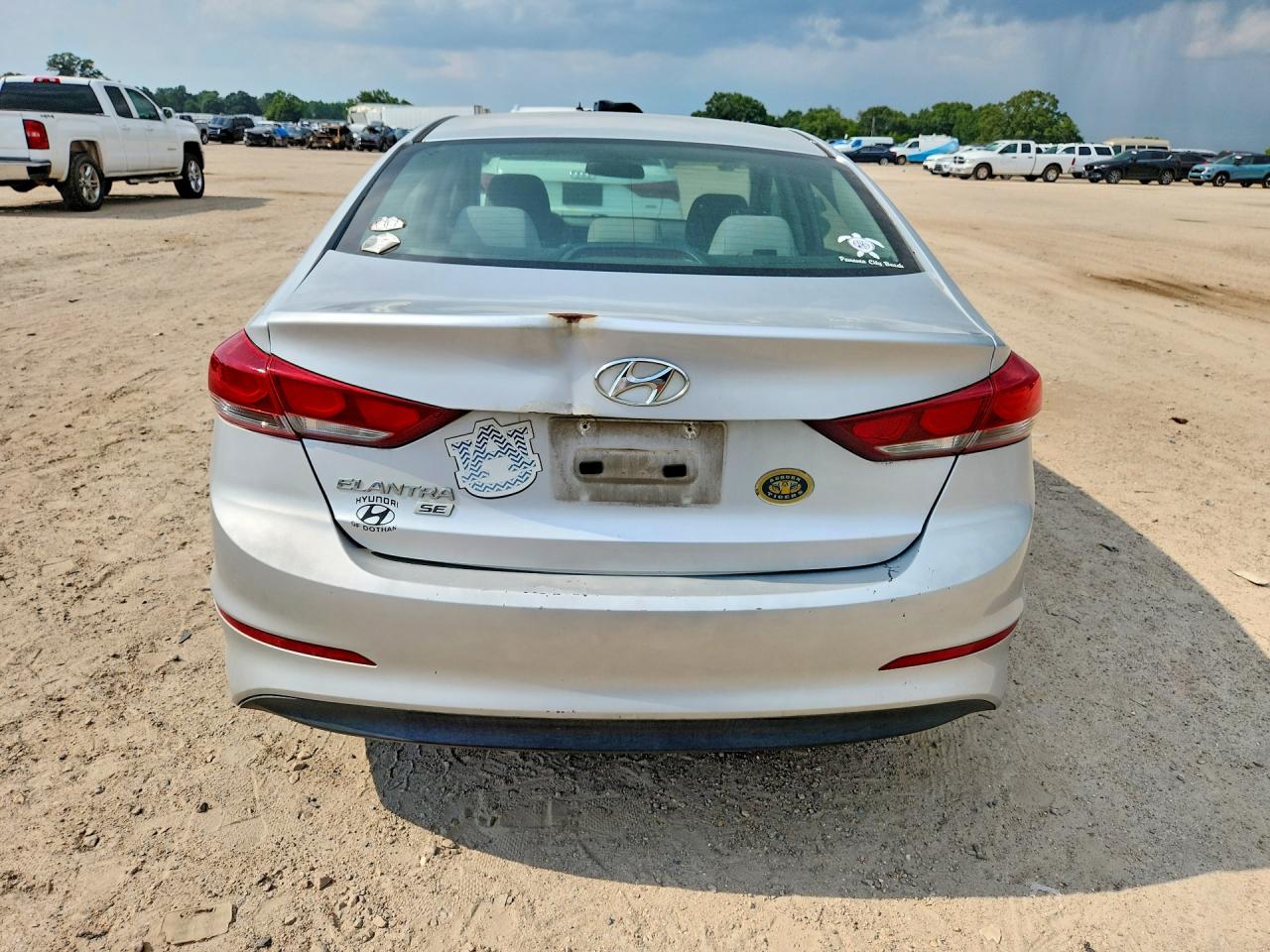 2018 Hyundai Elantra Se Silver vin: 5NPD74LF5JH279616