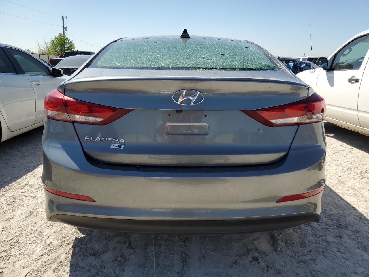 2018 Hyundai Elantra Se Gray vin: 5NPD74LF5JH392269