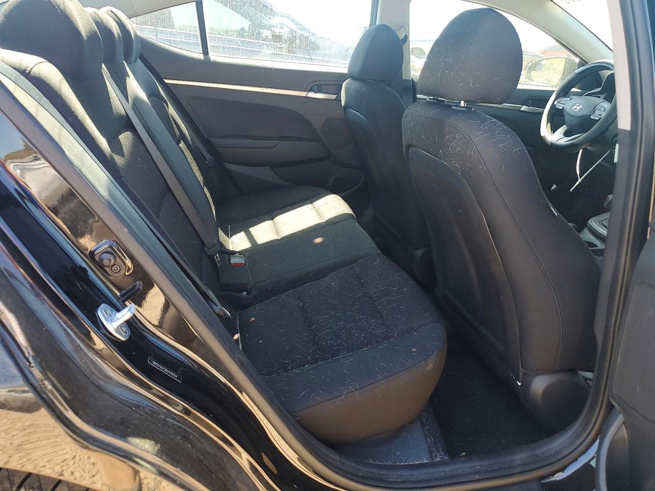 2019 Hyundai Elantra Se Black vin: 5NPD74LF5KH476254