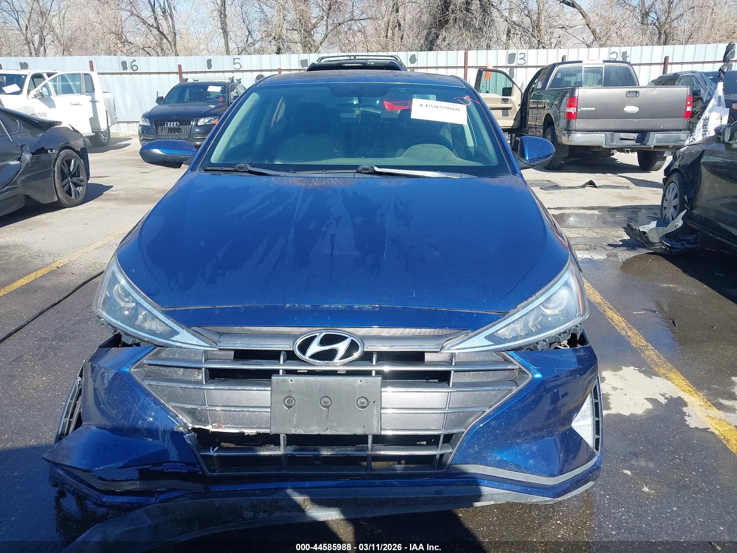 2019 Hyundai Elantra Se Синий vin: 5NPD74LF6KH431100