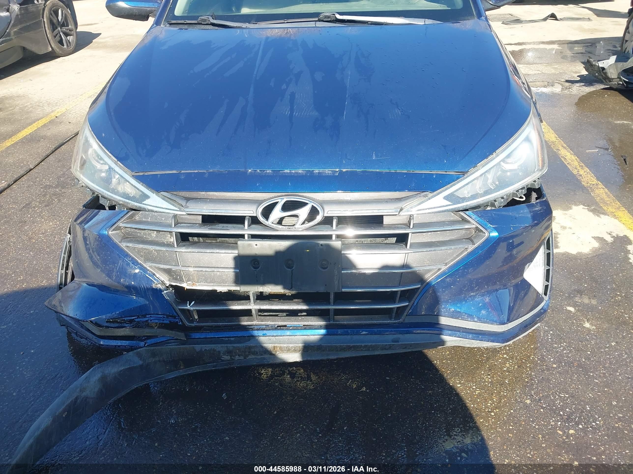 2019 Hyundai Elantra Se Синий vin: 5NPD74LF6KH431100