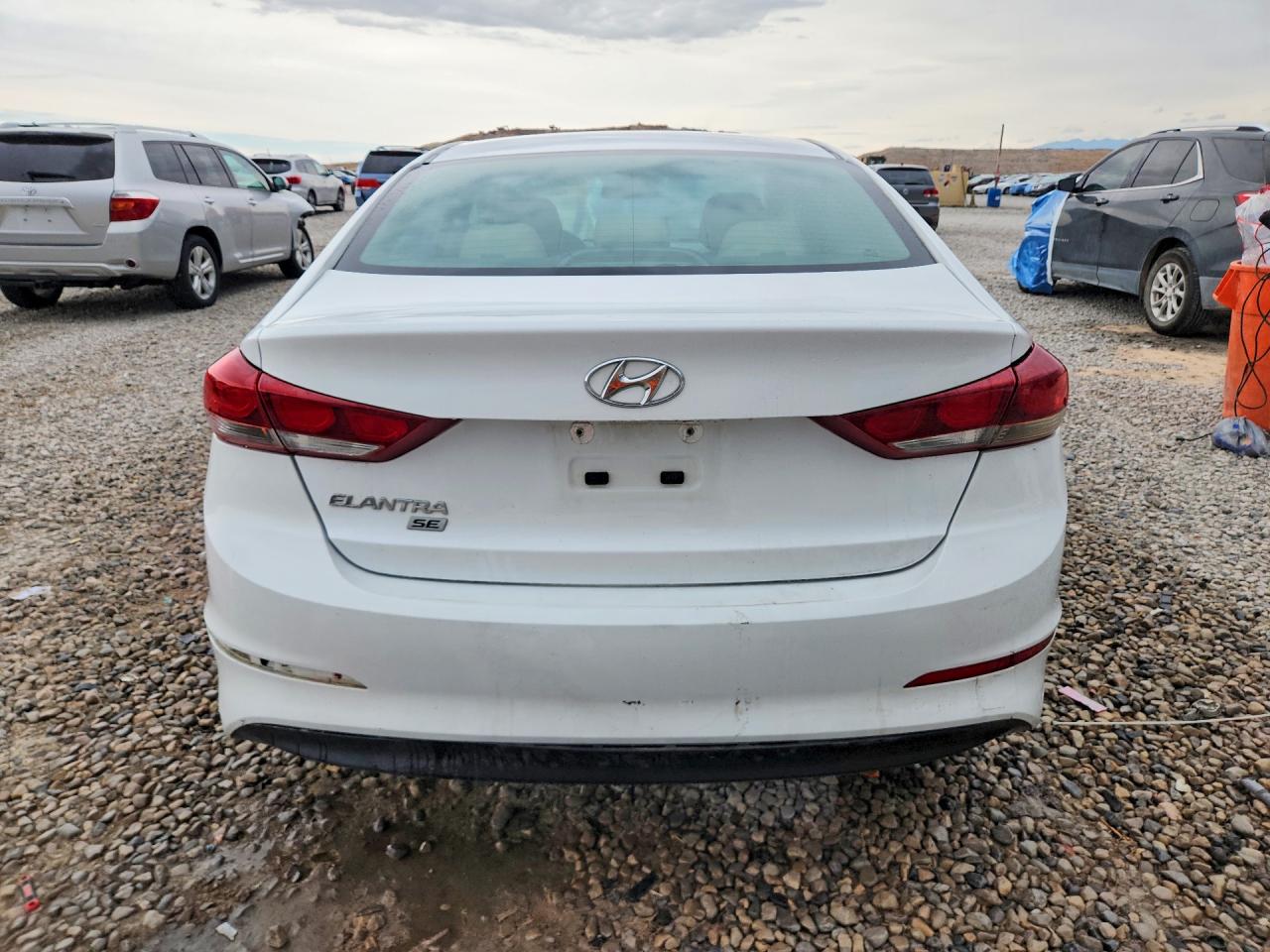 2018 Hyundai Elantra Se White vin: 5NPD74LF7JH299446