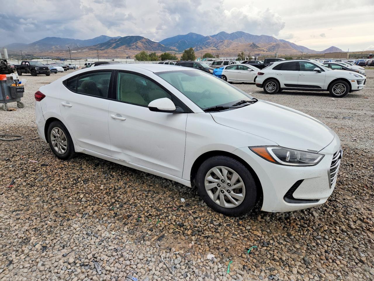 2018 Hyundai Elantra Se White vin: 5NPD74LF7JH299446