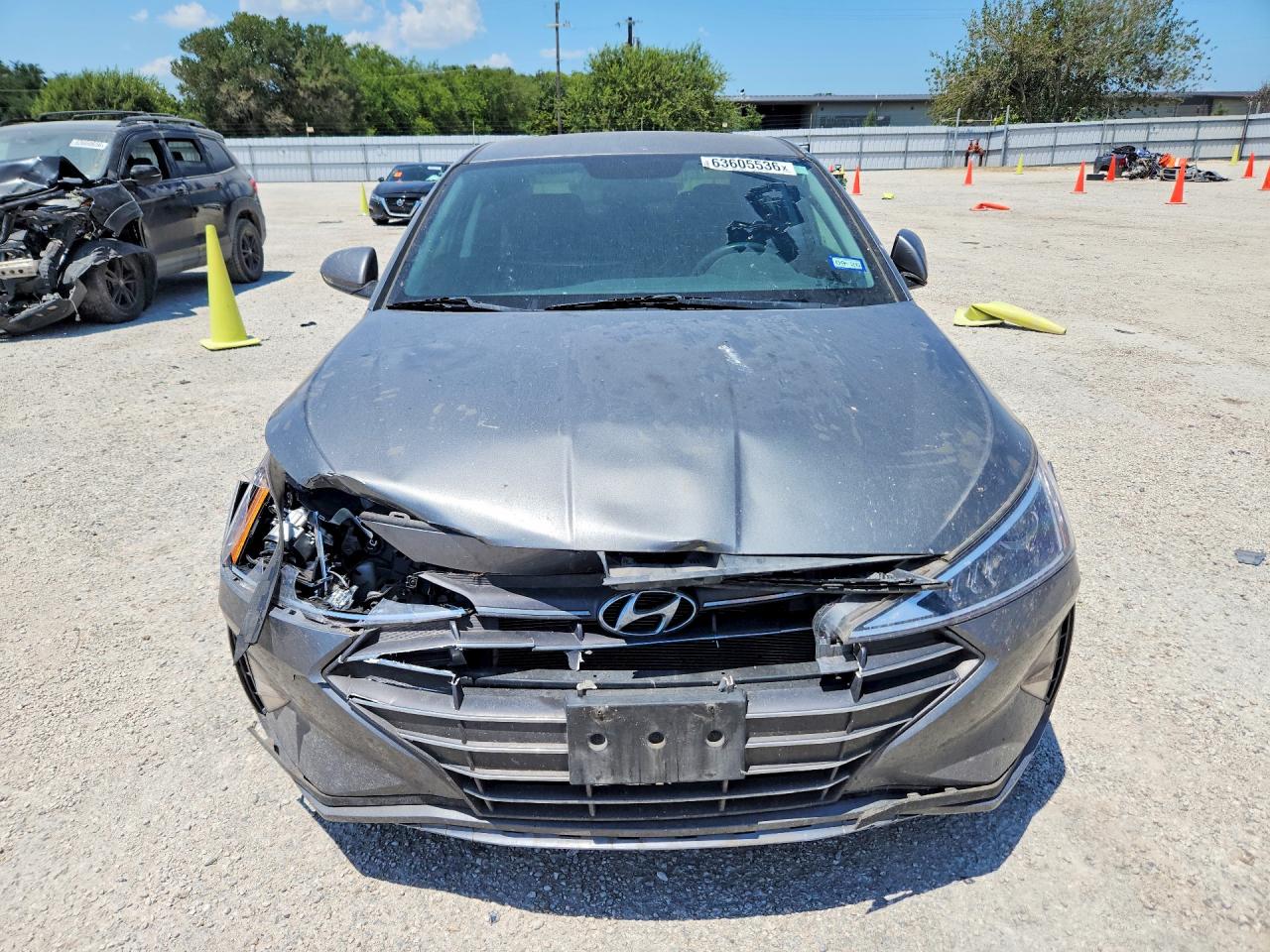 2019 Hyundai Elantra Se Серый vin: 5NPD74LF7KH423670