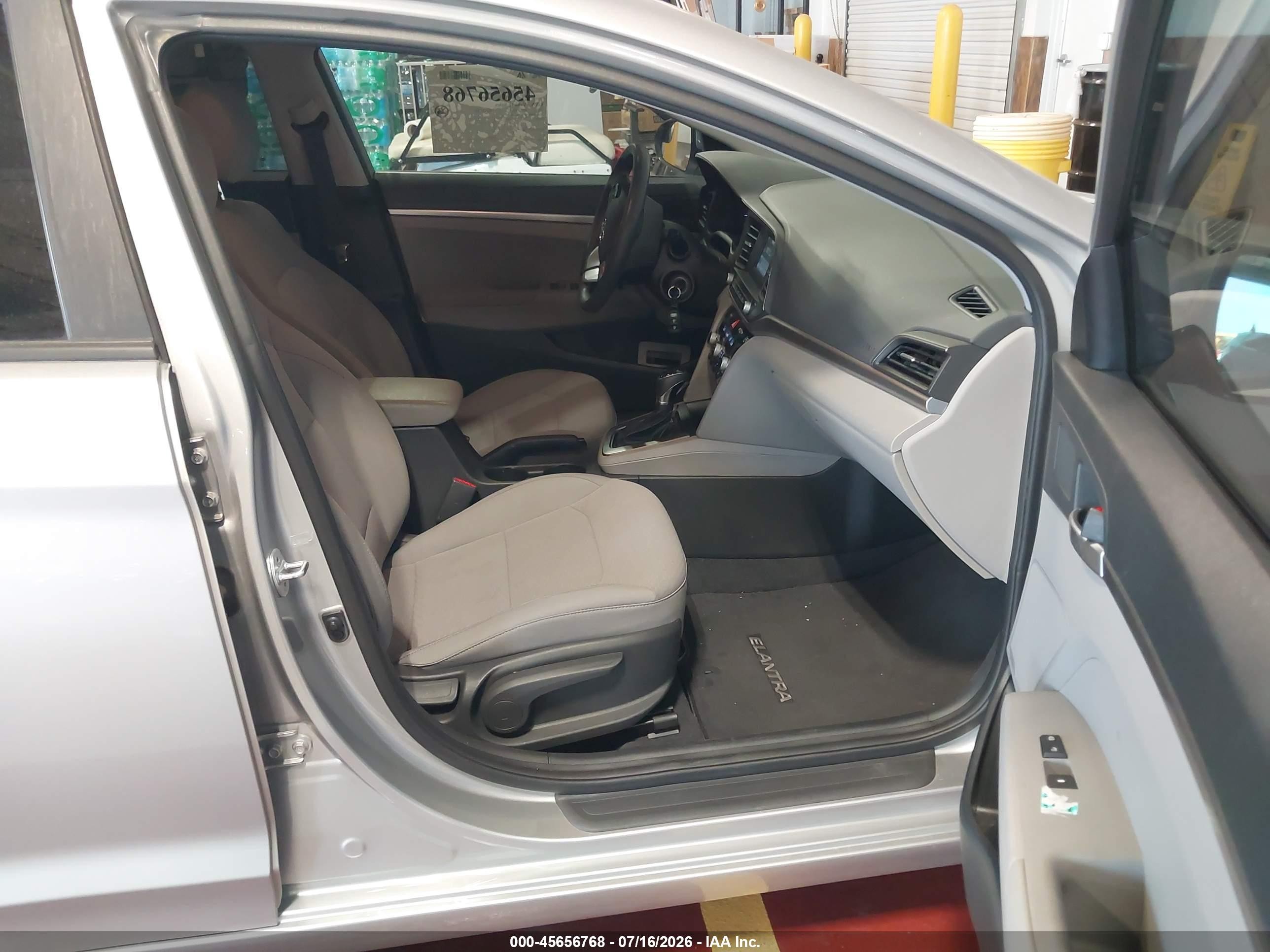2020 Hyundai Elantra Se Серебряный vin: 5NPD74LF7LH602258
