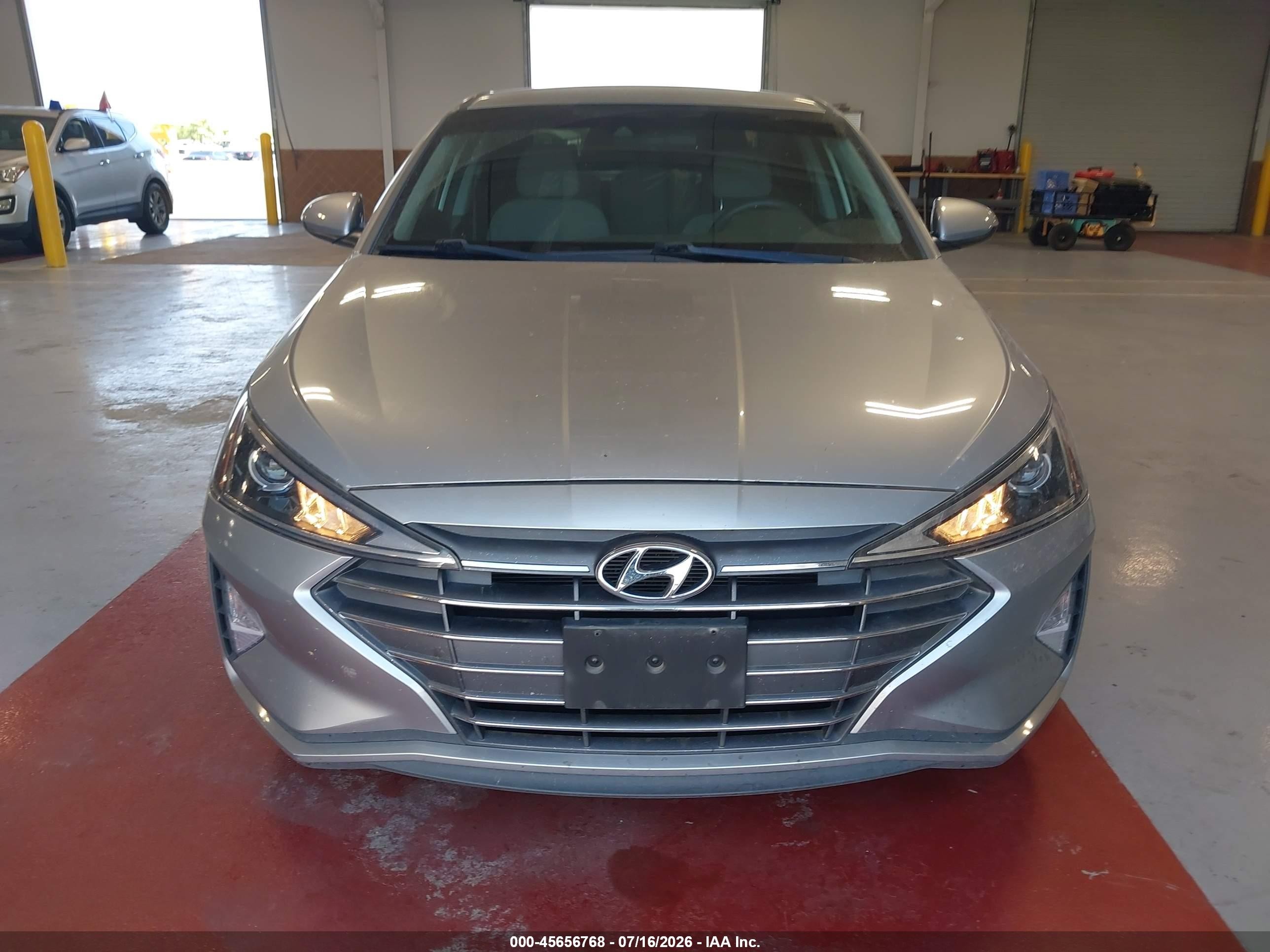 2020 Hyundai Elantra Se Серебряный vin: 5NPD74LF7LH602258