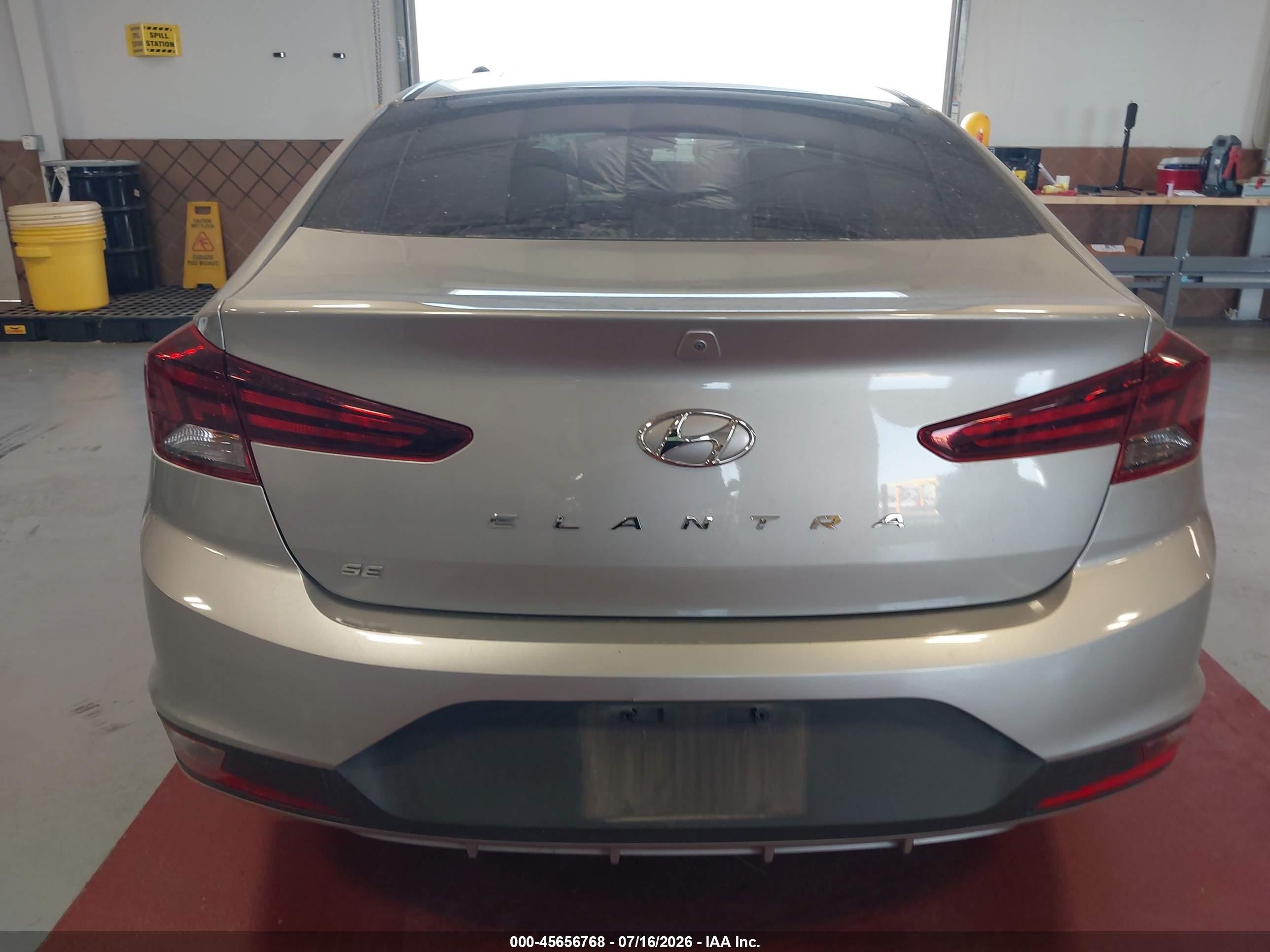 2020 Hyundai Elantra Se Серебряный vin: 5NPD74LF7LH602258