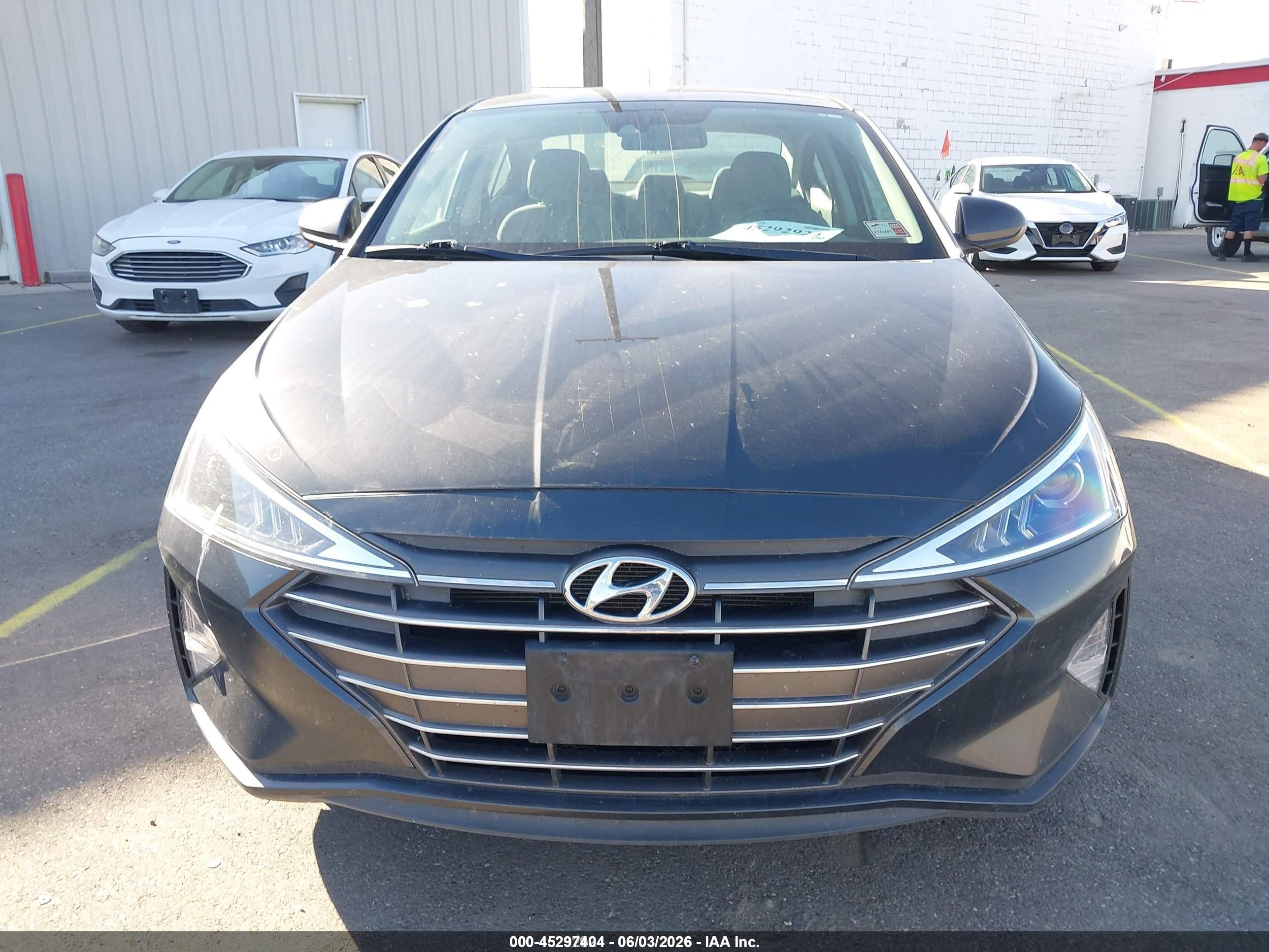2020 Hyundai Elantra Se Gray vin: 5NPD74LF7LH612921