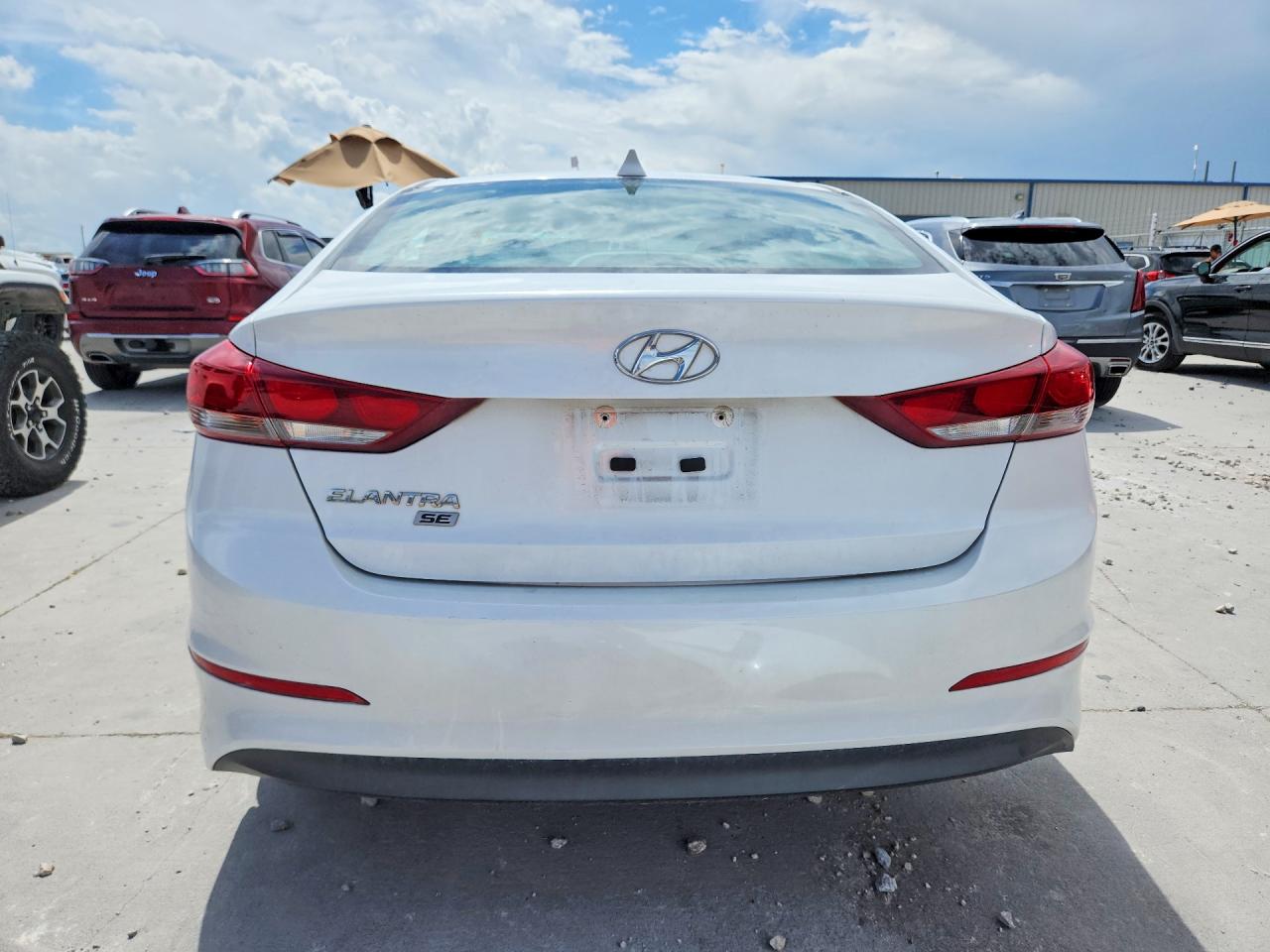 2017 Hyundai Elantra Se White vin: 5NPD74LF8HH166169
