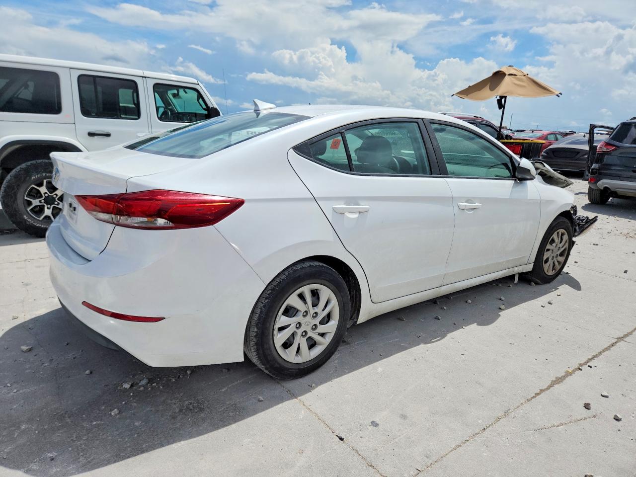 2017 Hyundai Elantra Se White vin: 5NPD74LF8HH166169