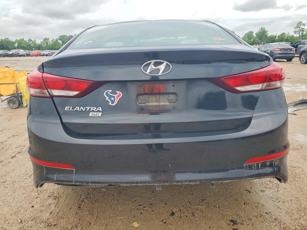 2018 Hyundai Elantra Se Black vin: 5NPD74LF8JH230202