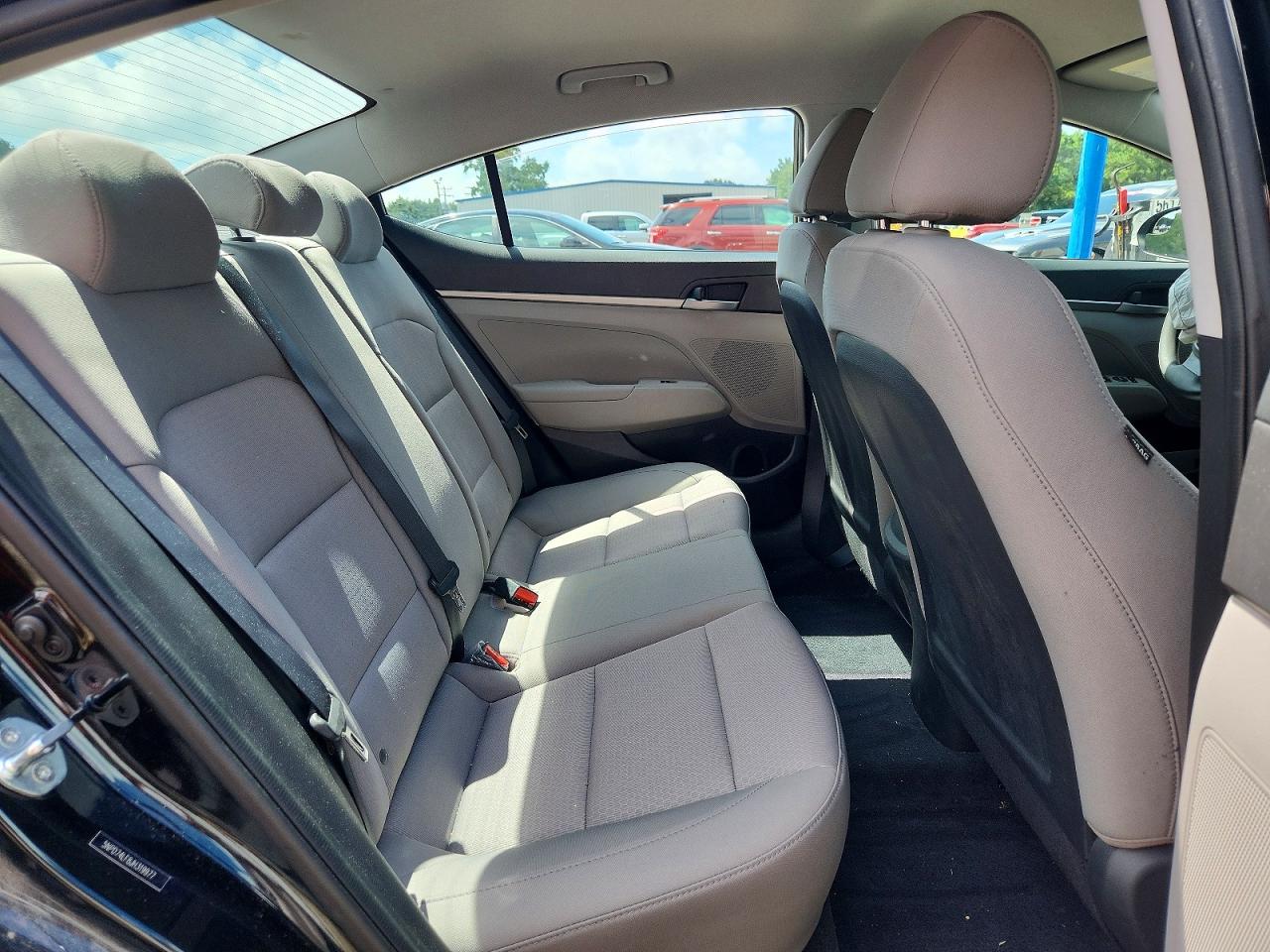 2018 Hyundai Elantra Se Black vin: 5NPD74LF8JH319977