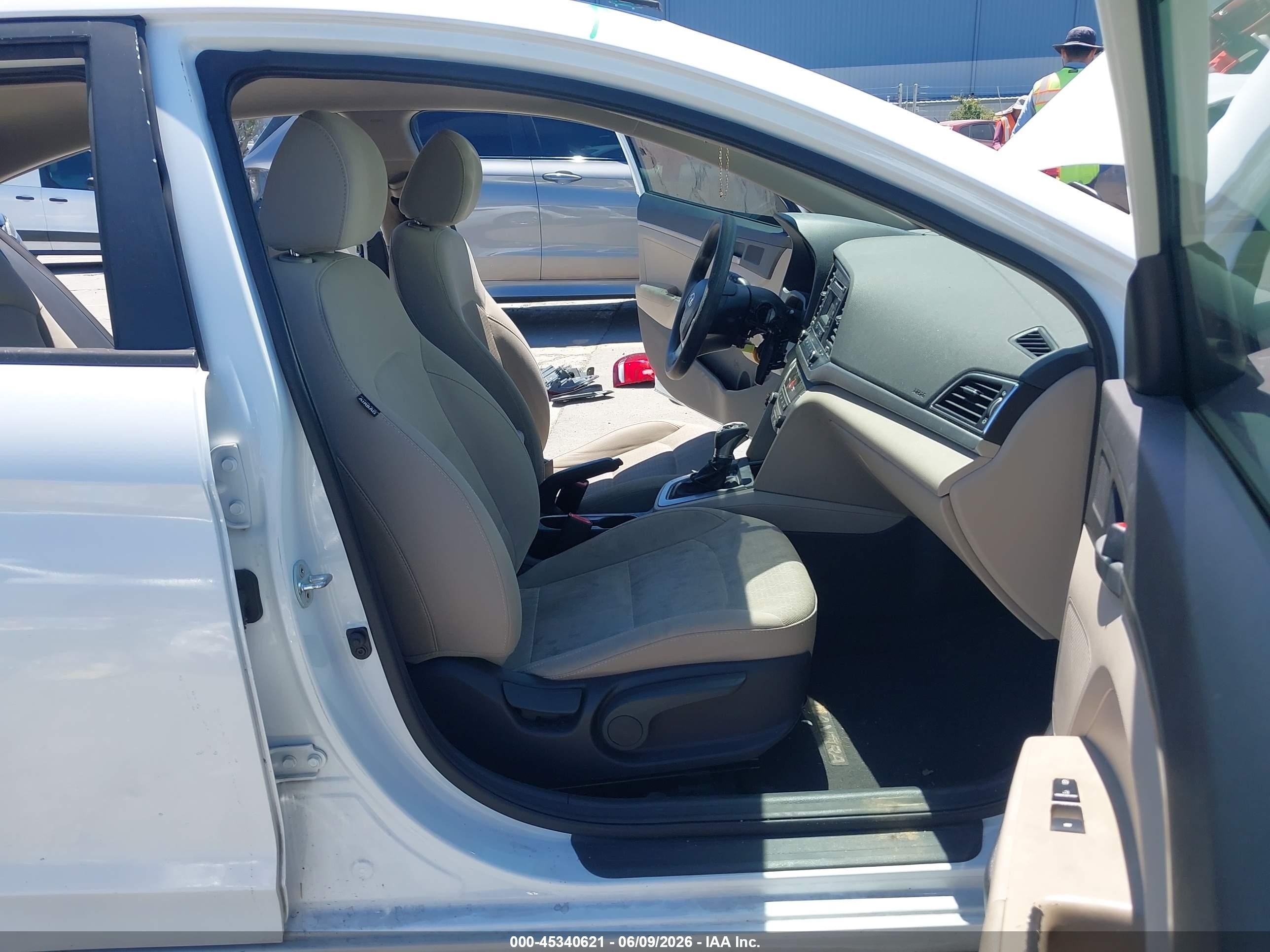 2017 Hyundai Elantra Se White vin: 5NPD74LF9HH097864