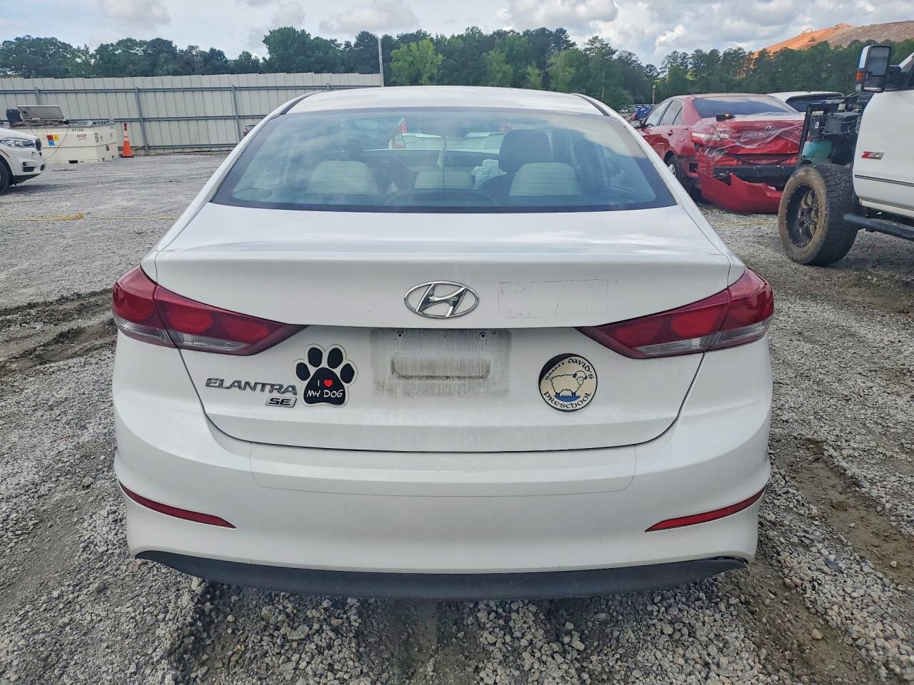 2018 Hyundai Elantra Se White vin: 5NPD74LF9JH258039