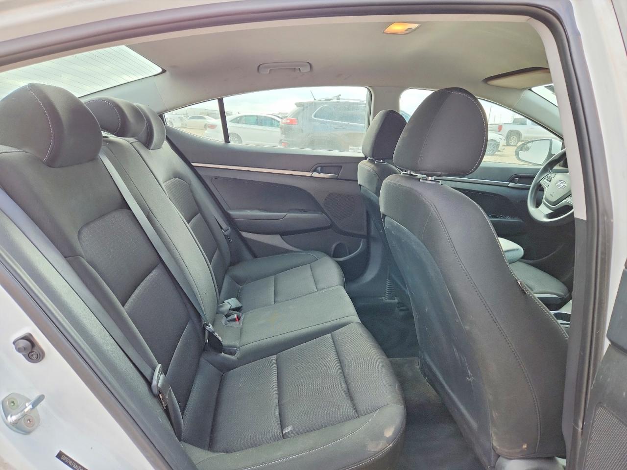 2018 Hyundai Elantra Se White vin: 5NPD74LF9JH354401