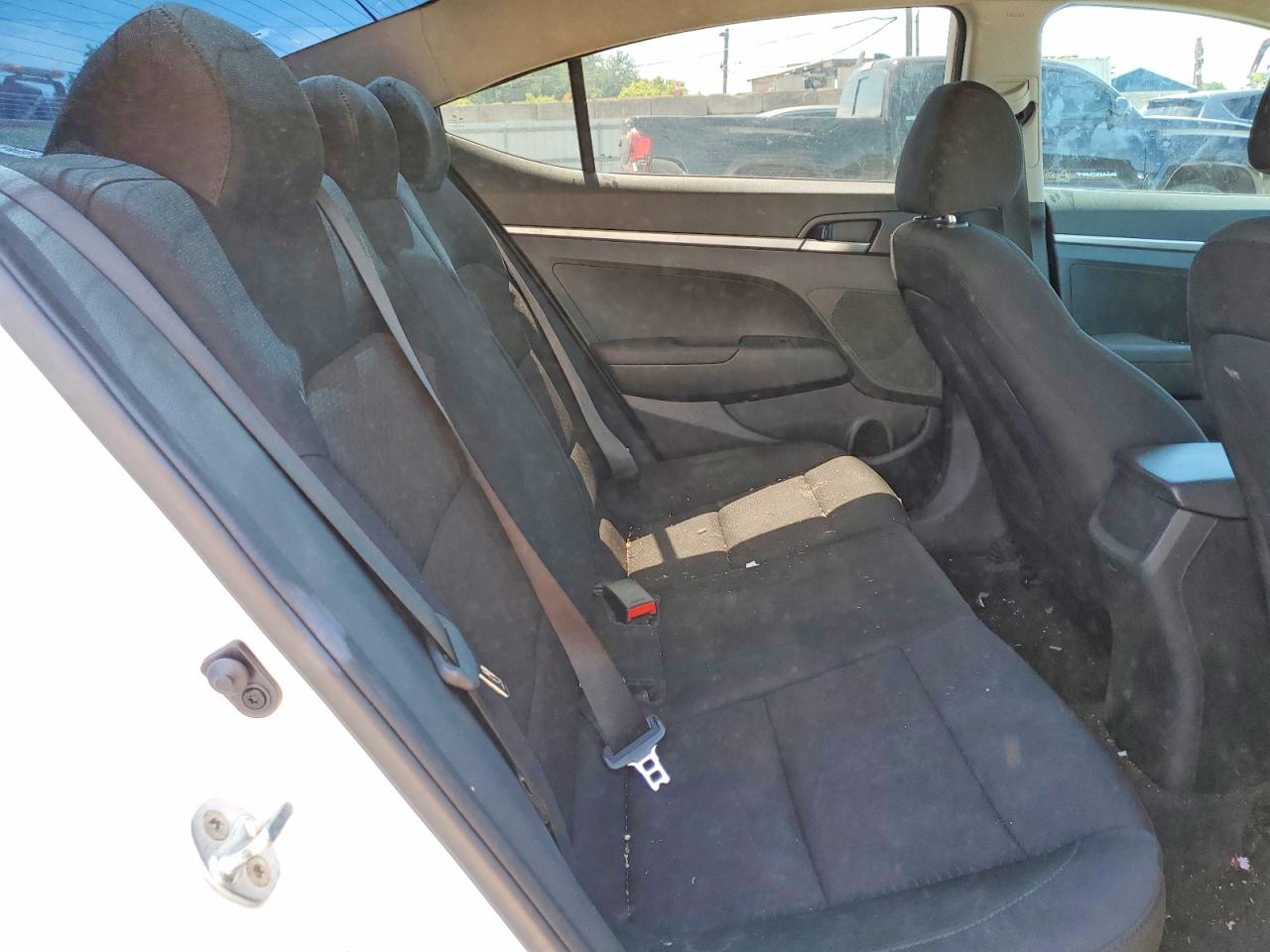 2019 Hyundai Elantra Se White vin: 5NPD74LF9KH407034