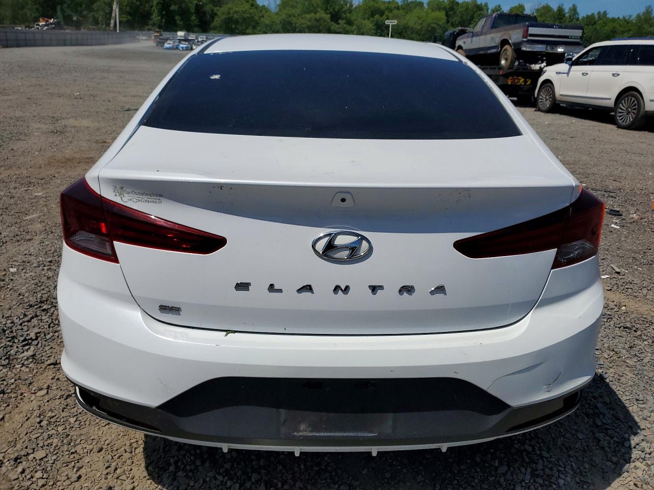2019 Hyundai Elantra Se White vin: 5NPD74LF9KH407034