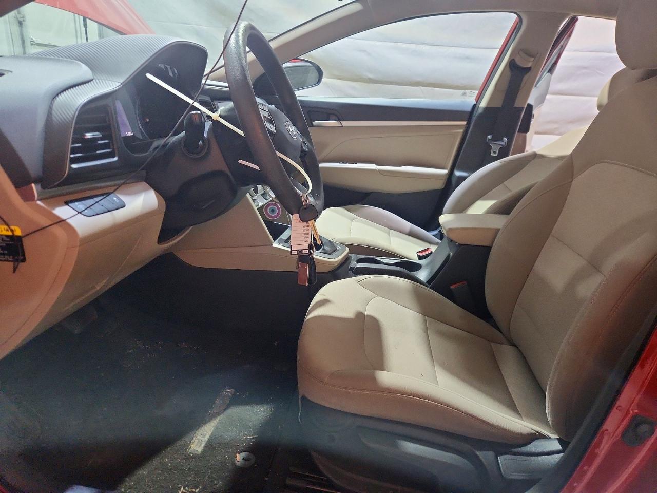 2019 Hyundai Elantra Se Red vin: 5NPD74LF9KH425095