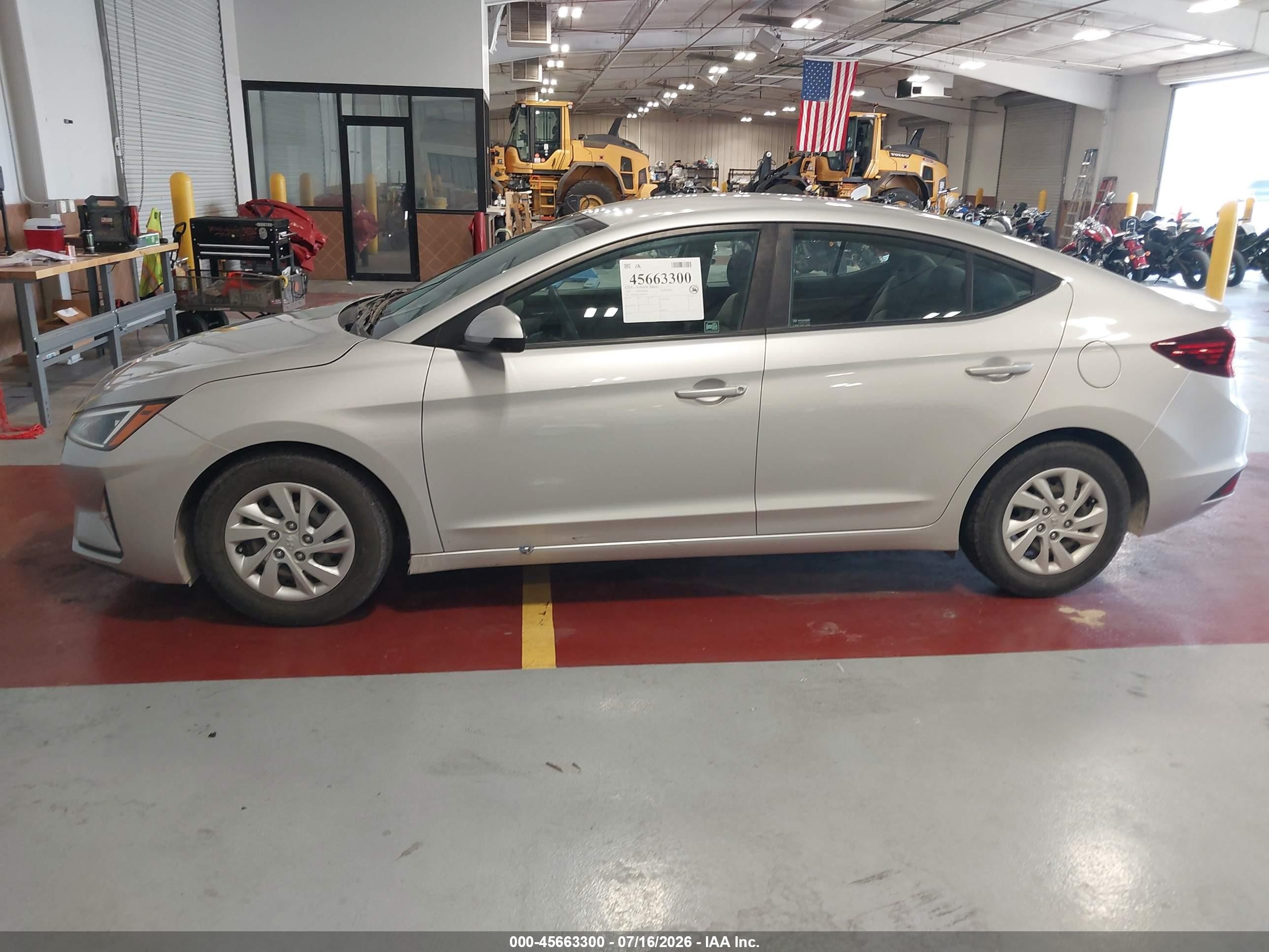 2019 Hyundai Elantra Se Серебряный vin: 5NPD74LF9KH487595