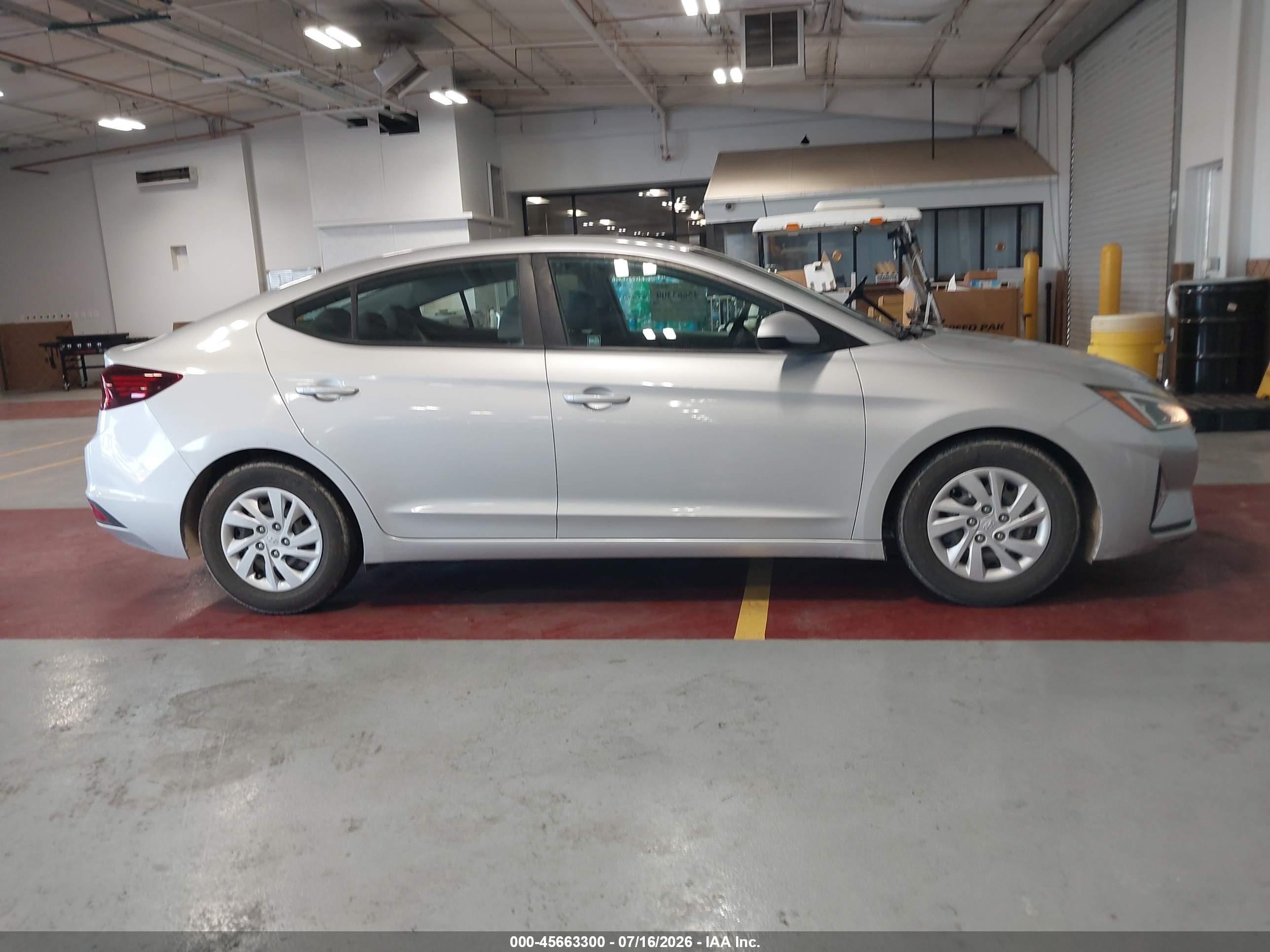 2019 Hyundai Elantra Se Серебряный vin: 5NPD74LF9KH487595