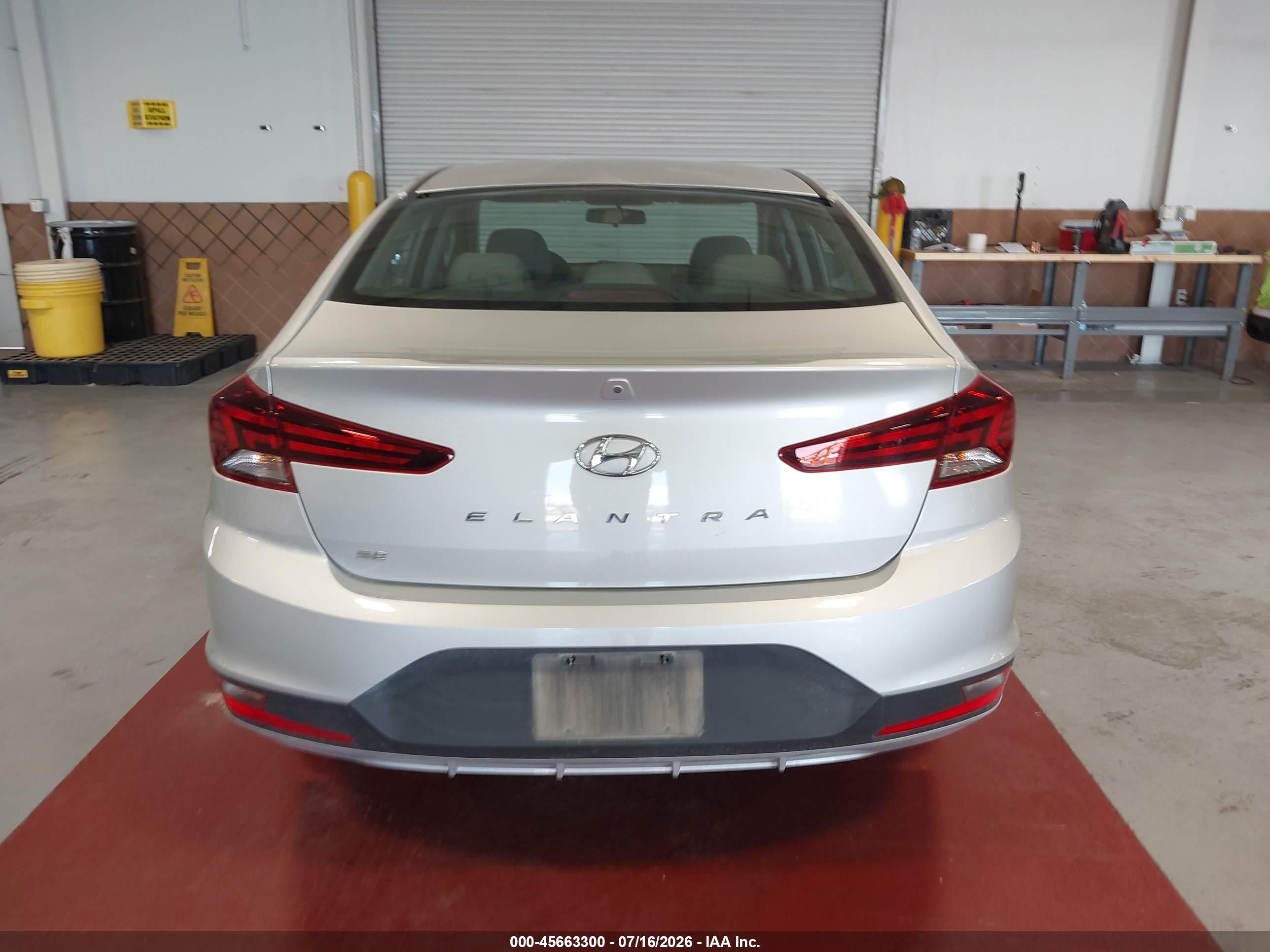 2019 Hyundai Elantra Se Серебряный vin: 5NPD74LF9KH487595