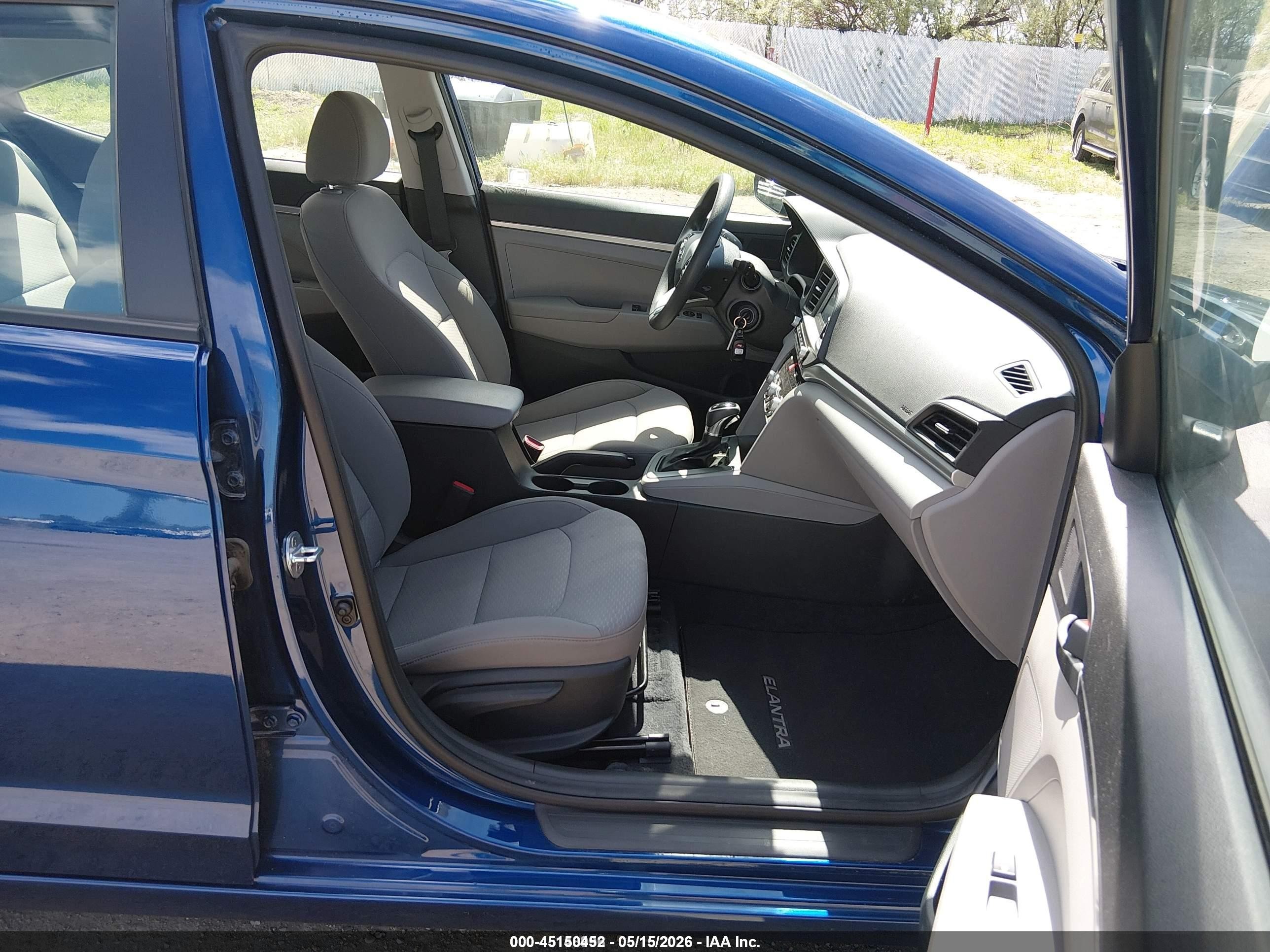 2020 Hyundai Elantra Se Blue vin: 5NPD74LF9LH600916