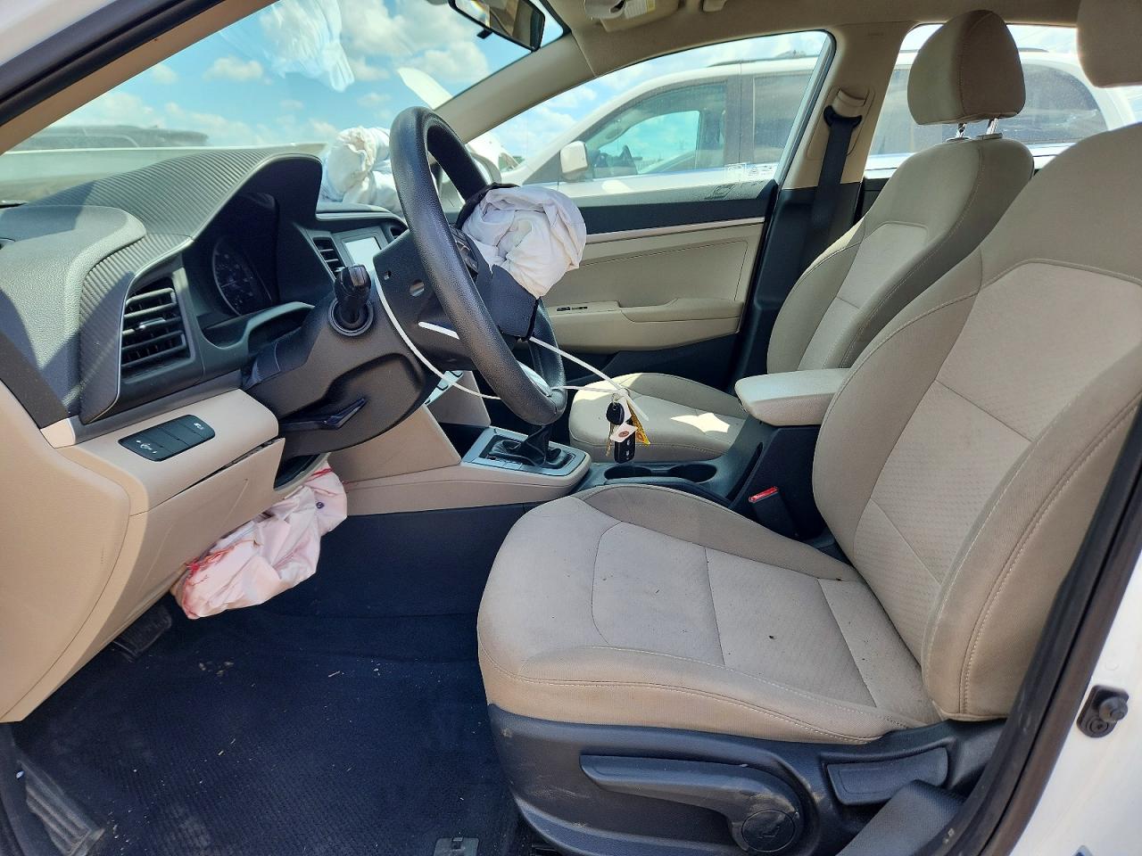 2019 Hyundai Elantra Se White vin: 5NPD74LFXKH480459