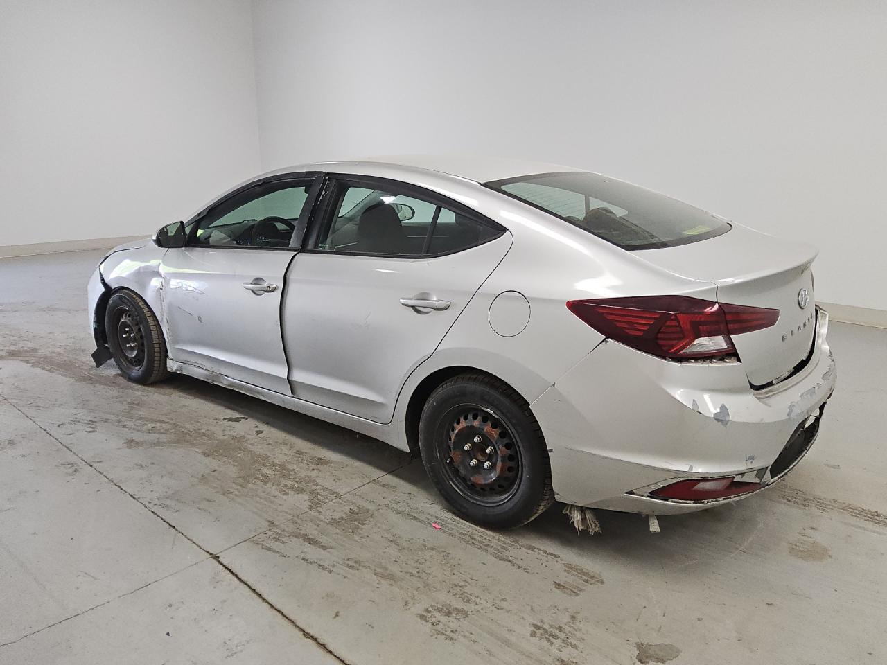 2020 Hyundai Elantra Se Серебряный vin: 5NPD74LFXLH498929 Damage: Left Front Wheel Cover, Missing, Replacement Required