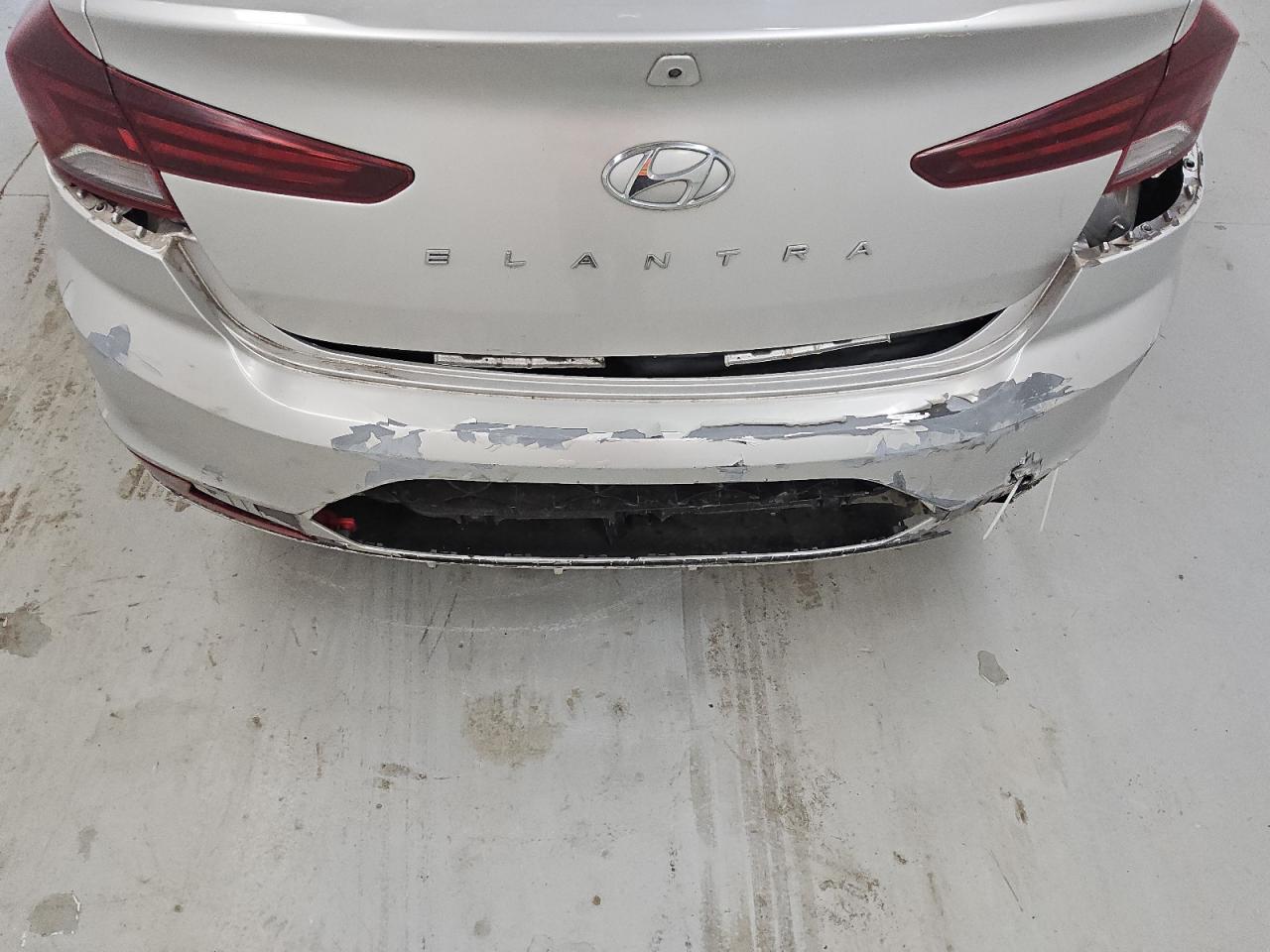 2020 Hyundai Elantra Se Серебряный vin: 5NPD74LFXLH498929 Damage: Rear Bumper, Broken, Replacement Required