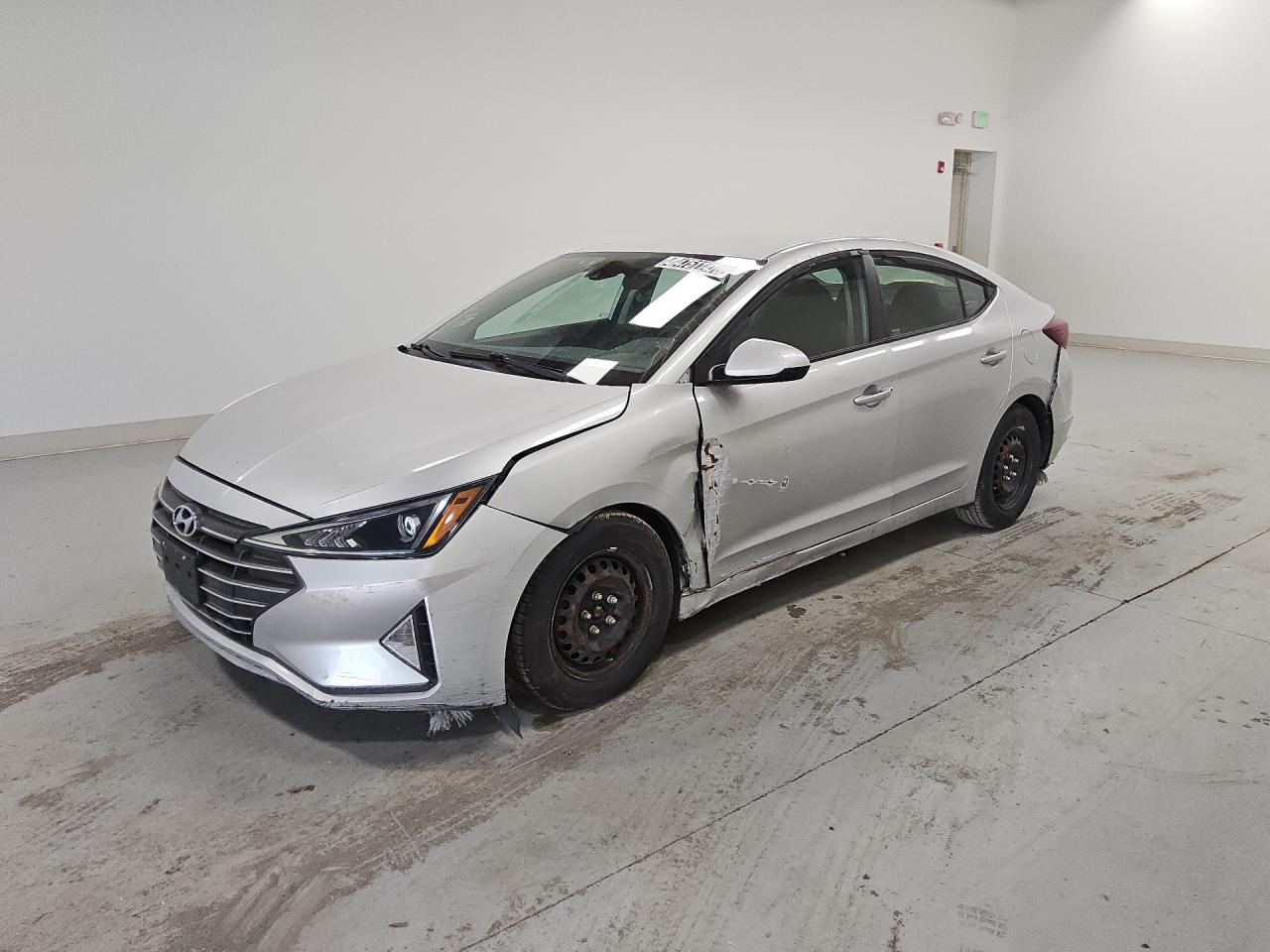 2020 Hyundai Elantra Se Серебряный vin: 5NPD74LFXLH498929 Damage: Left Front Fender, Severe Damage, Replacement Required