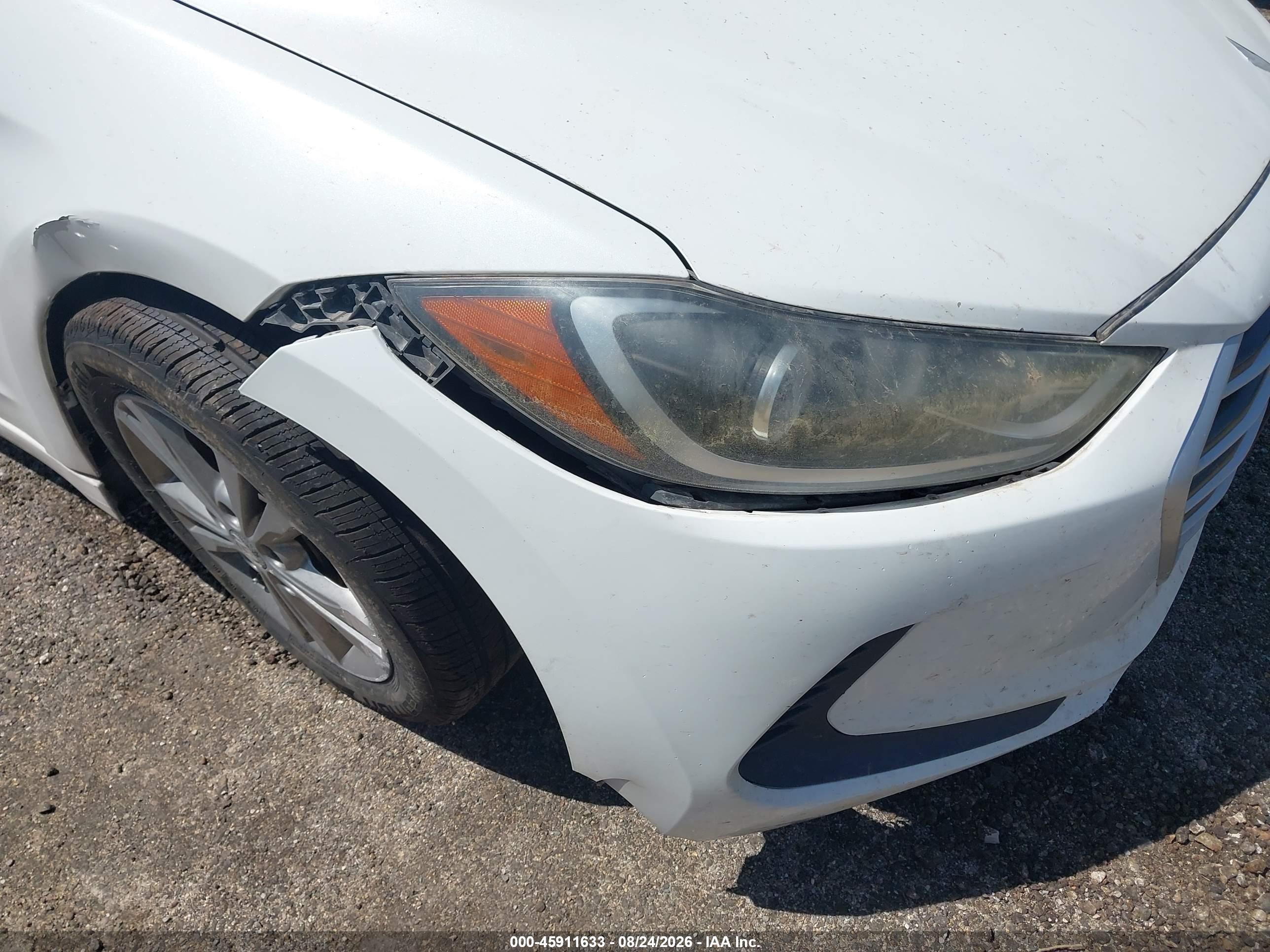 2017 Hyundai Elantra Se White vin: 5NPD84LF0HH007238