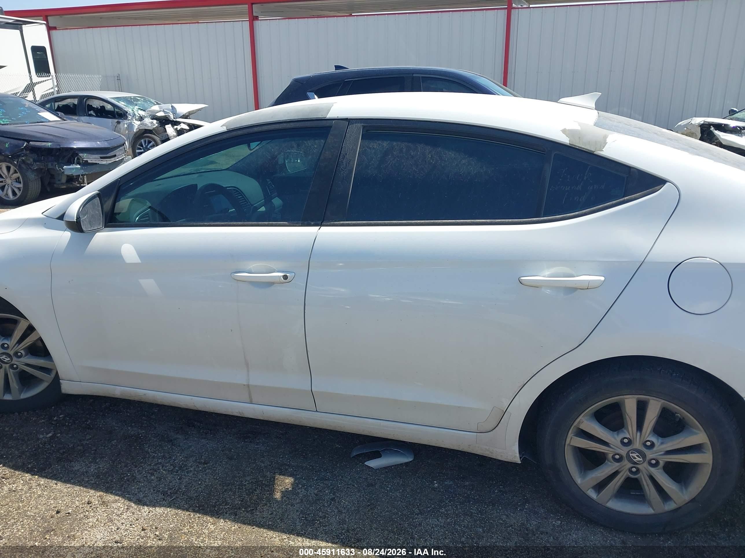2017 Hyundai Elantra Se White vin: 5NPD84LF0HH007238