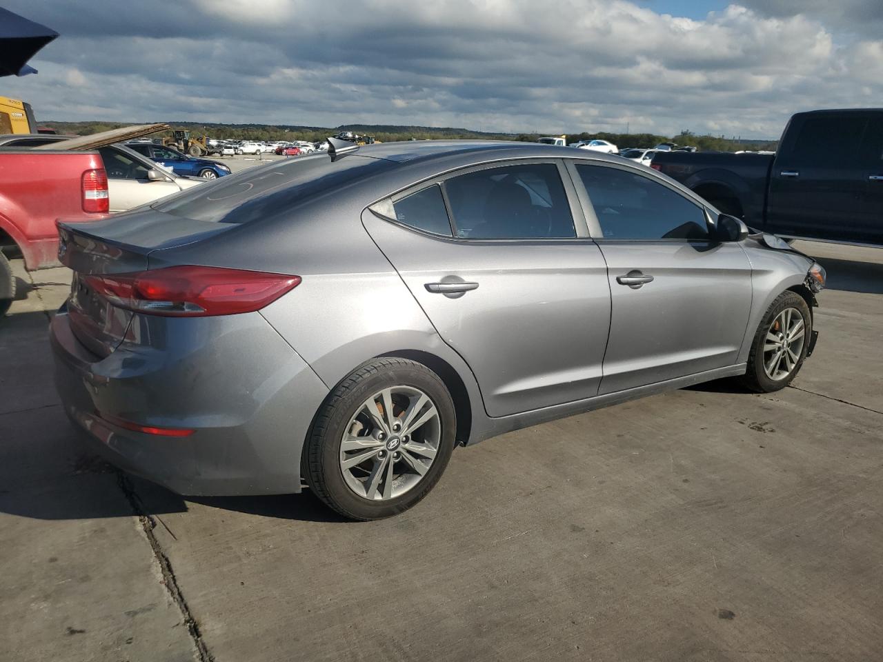2018 Hyundai Elantra Sel Gray vin: 5NPD84LF0JH239571