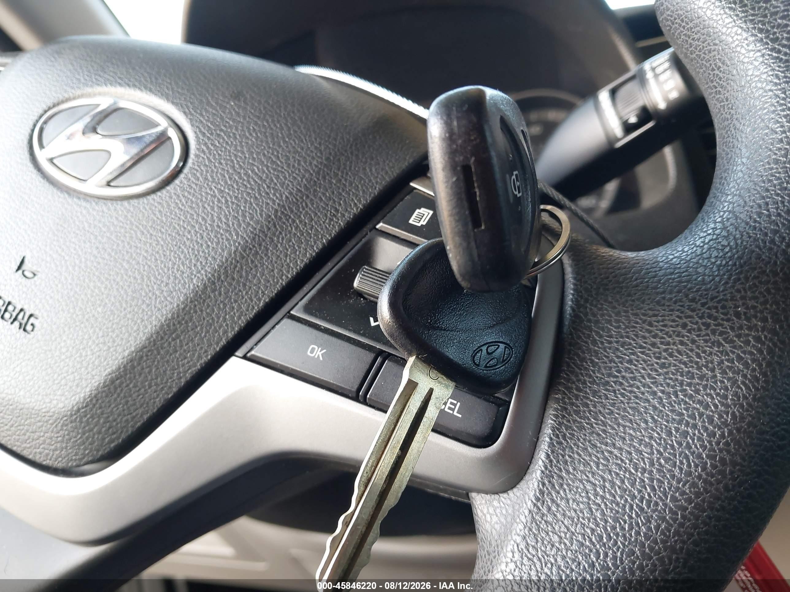 2018 Hyundai Elantra Sel Серебряный vin: 5NPD84LF0JH248528