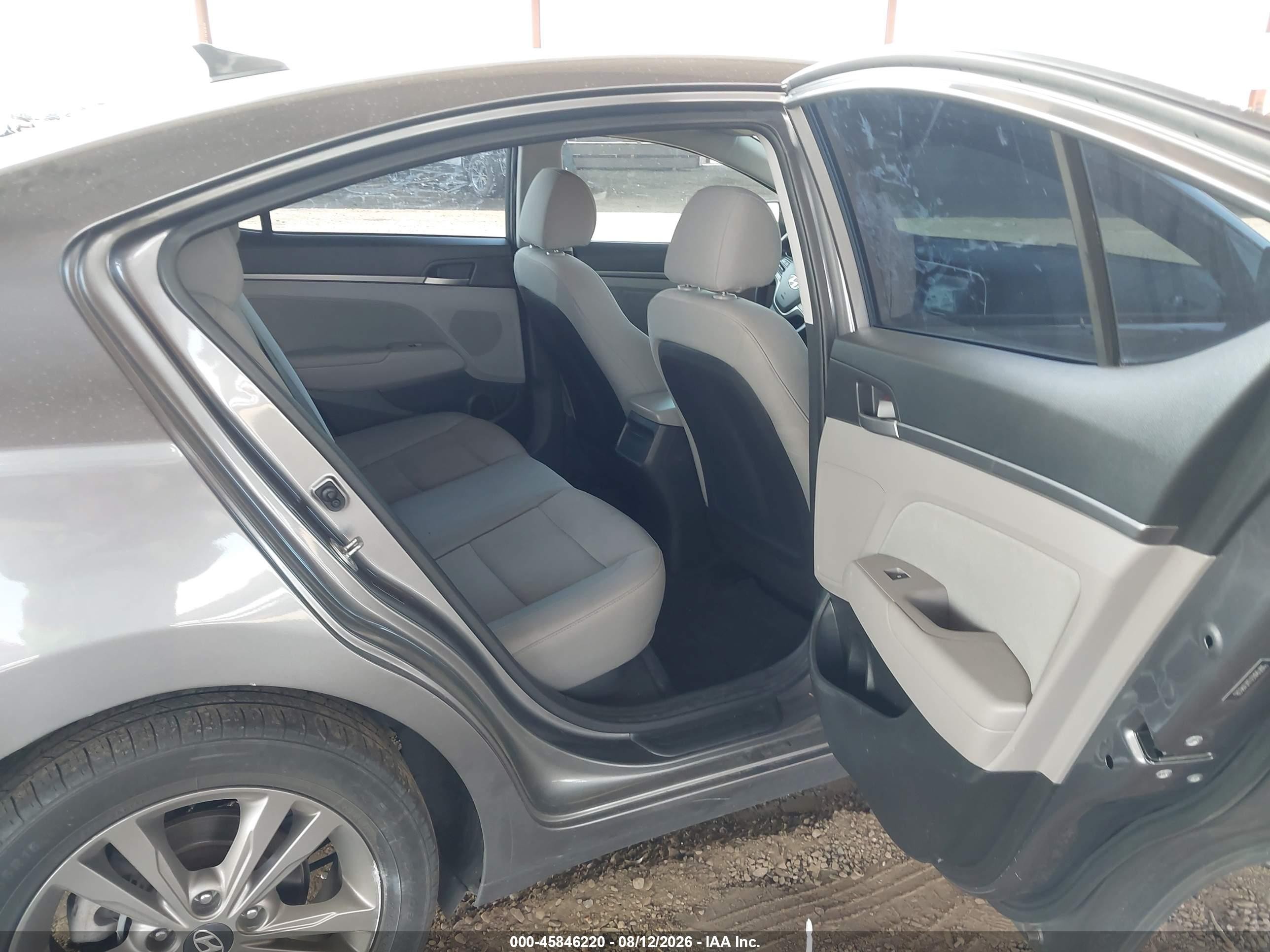 2018 Hyundai Elantra Sel Серебряный vin: 5NPD84LF0JH248528