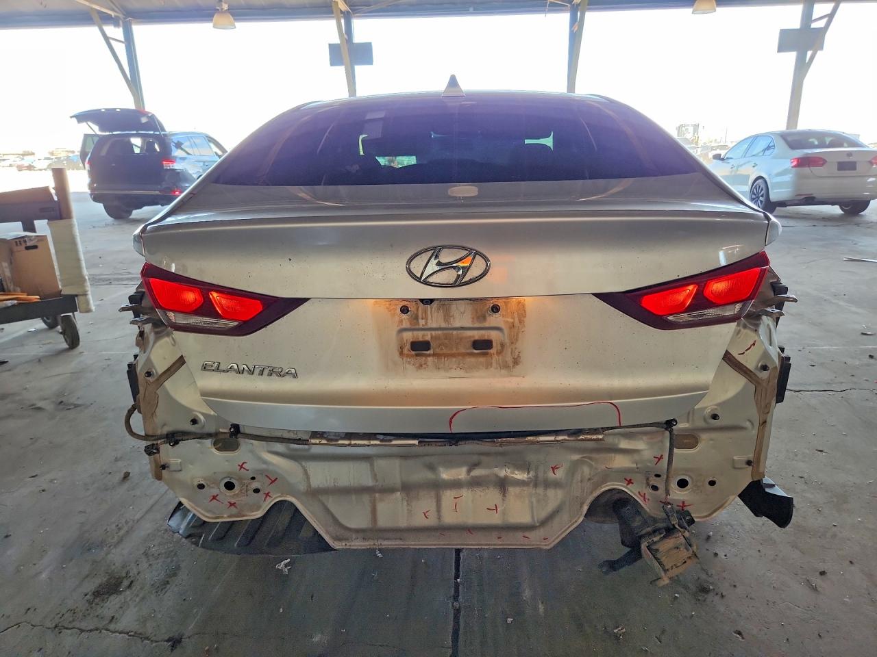 2018 Hyundai Elantra Sel Silver vin: 5NPD84LF0JH259691