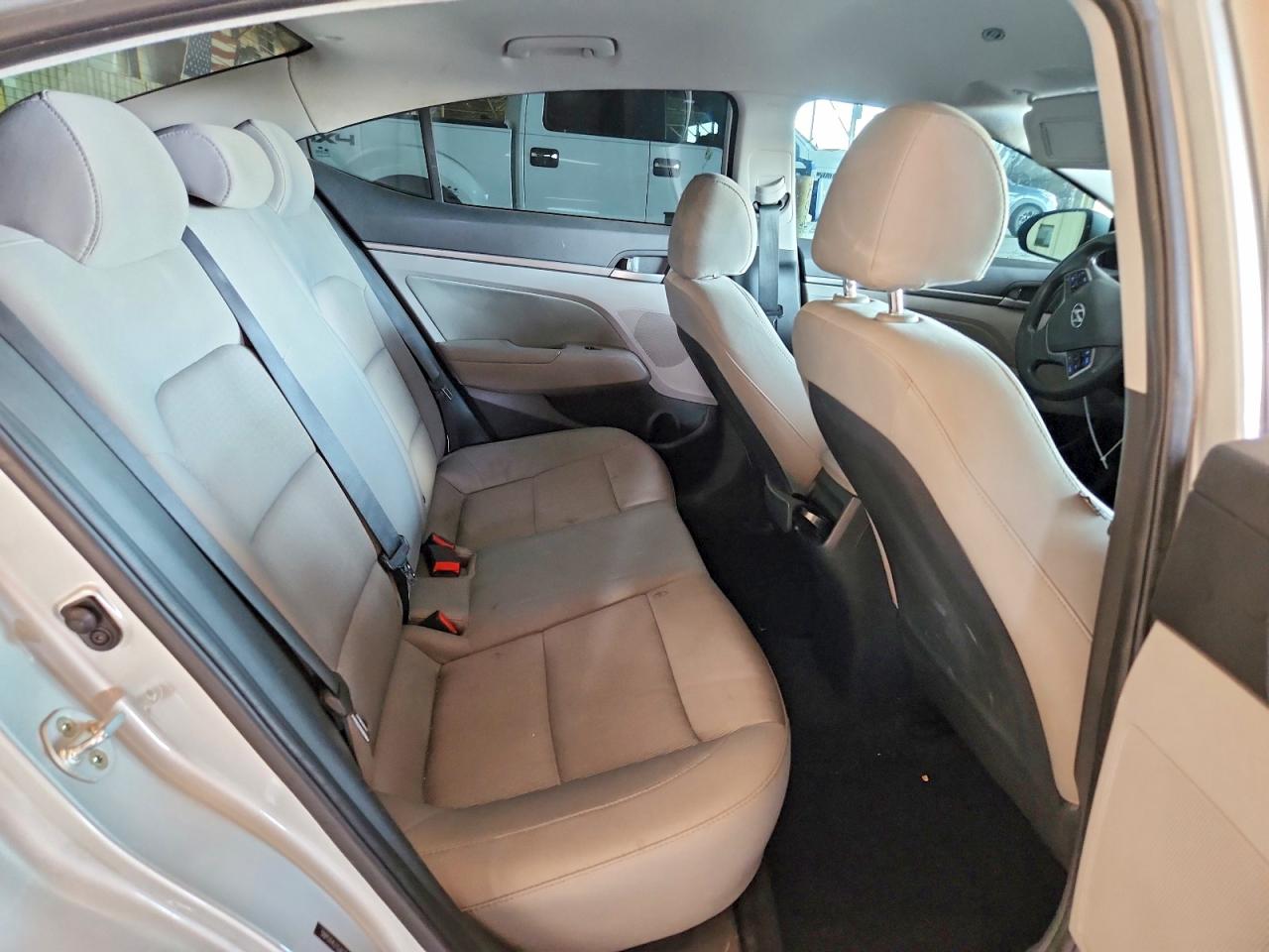 2018 Hyundai Elantra Sel Silver vin: 5NPD84LF0JH259691