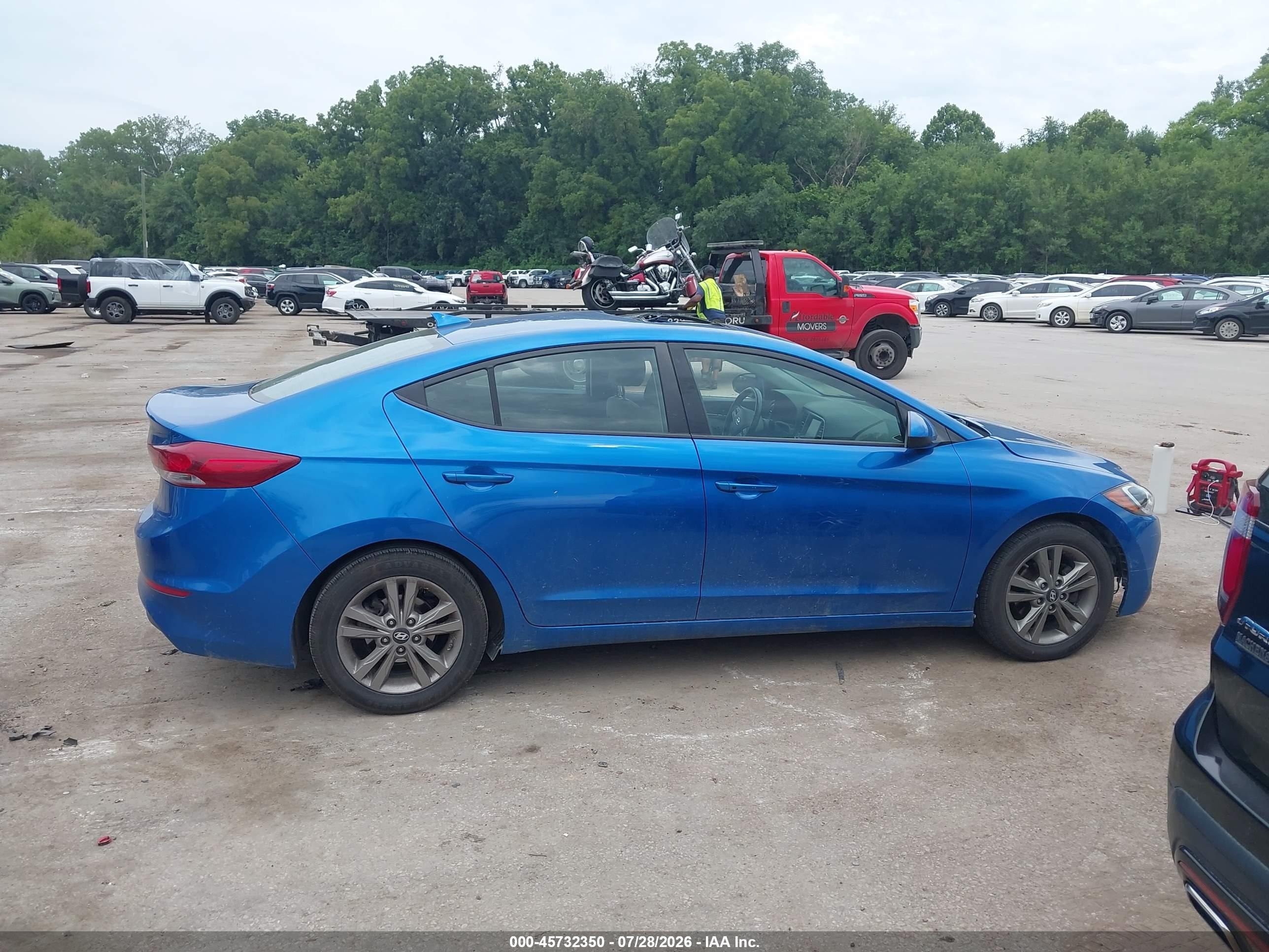 2018 Hyundai Elantra Value Edition Синий vin: 5NPD84LF0JH273252
