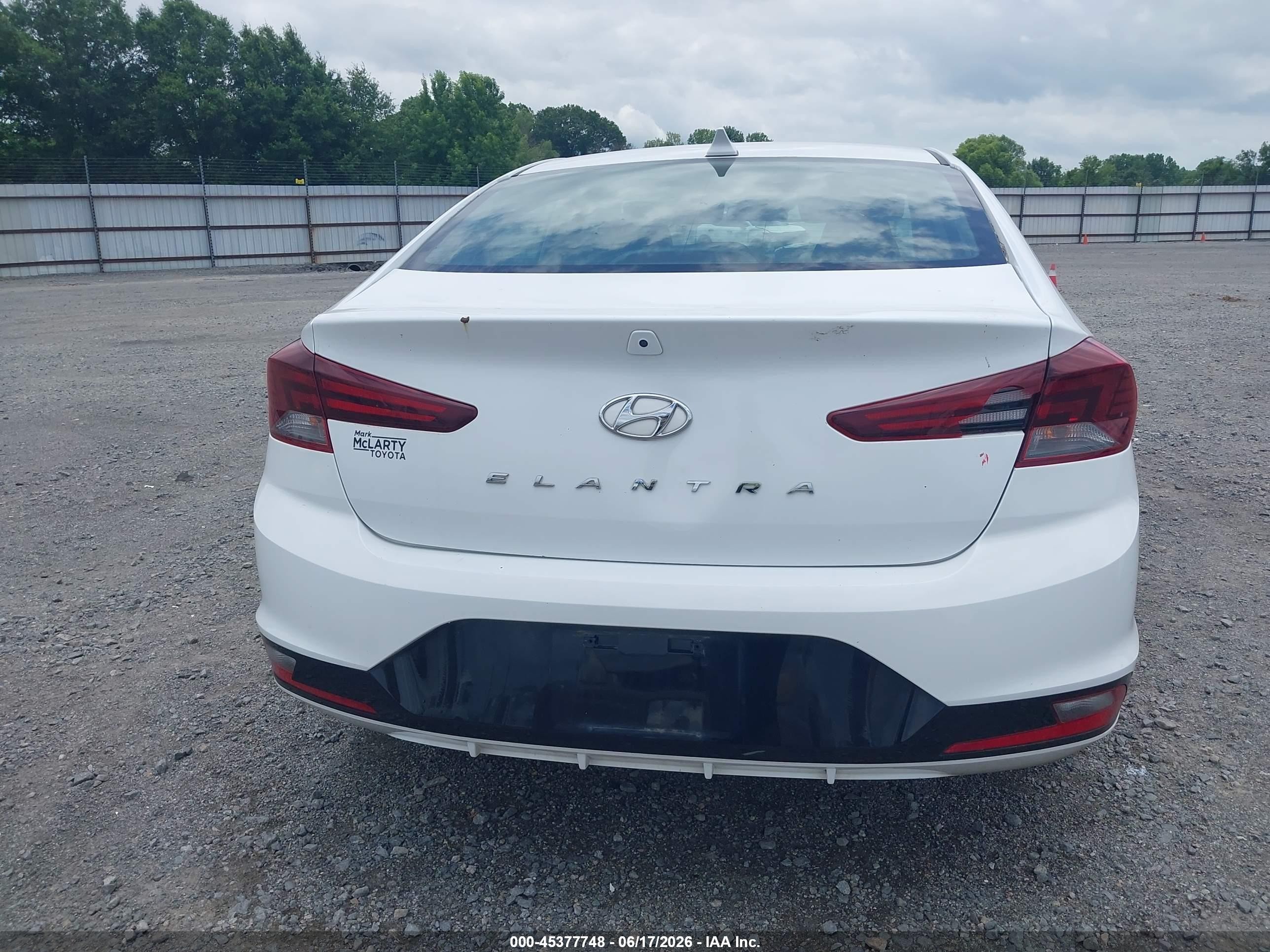 2019 Hyundai Elantra Sel White vin: 5NPD84LF0KH462971