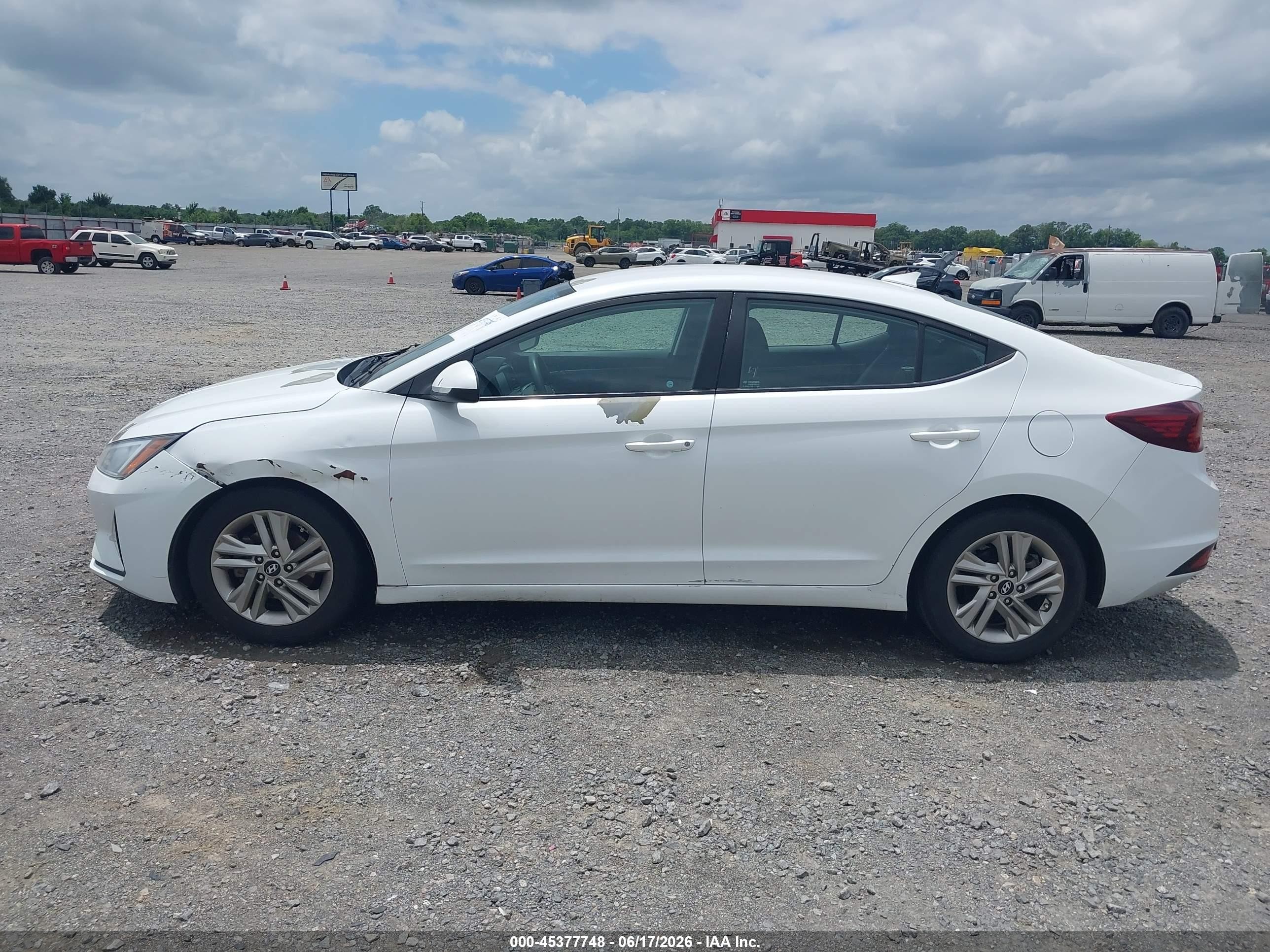 2019 Hyundai Elantra Sel White vin: 5NPD84LF0KH462971