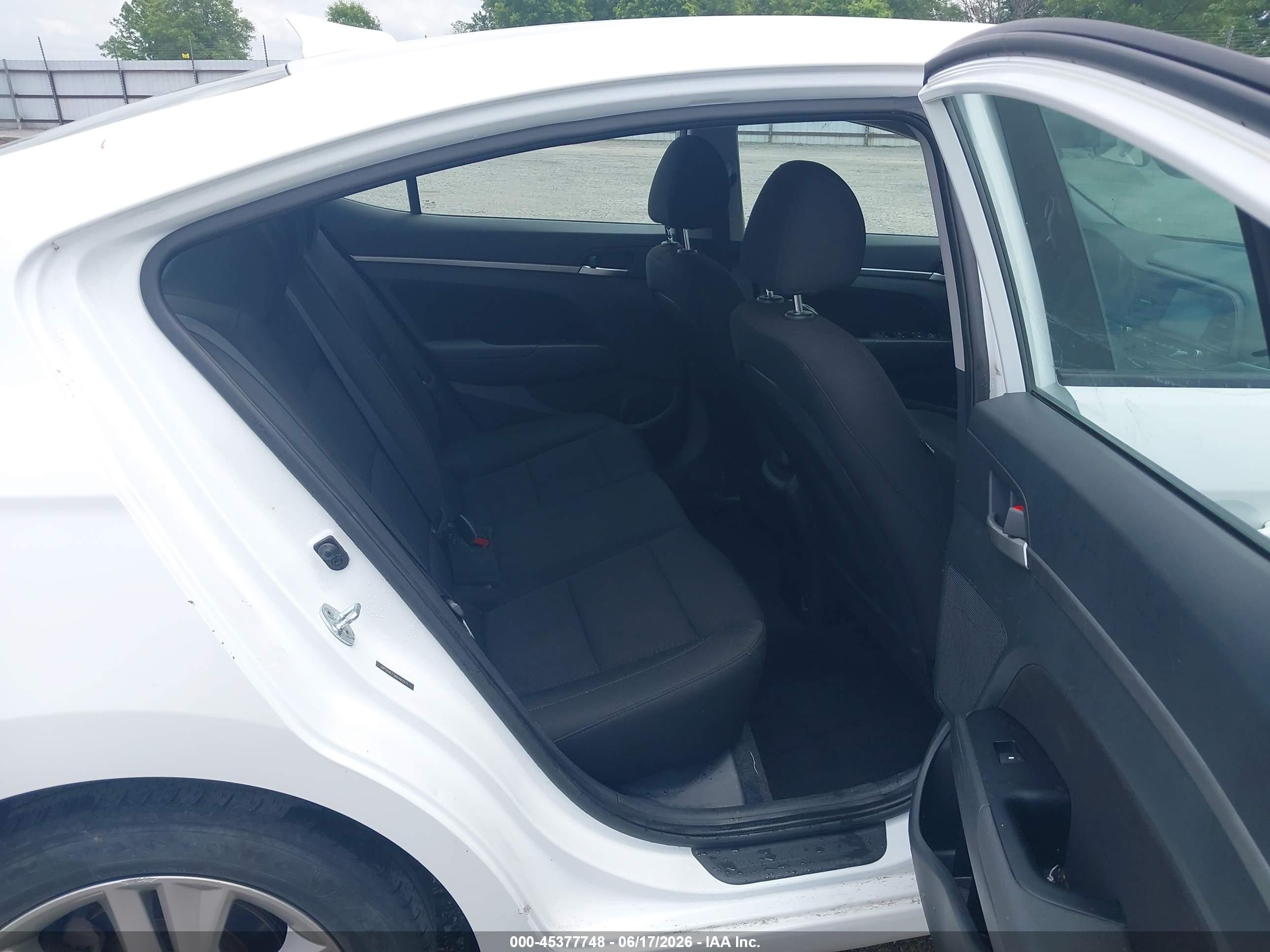 2019 Hyundai Elantra Sel White vin: 5NPD84LF0KH462971