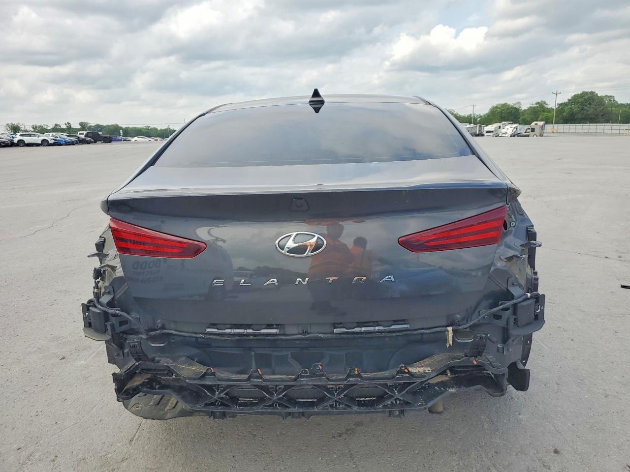 2020 Hyundai Elantra Sel Gray vin: 5NPD84LF0LH611882