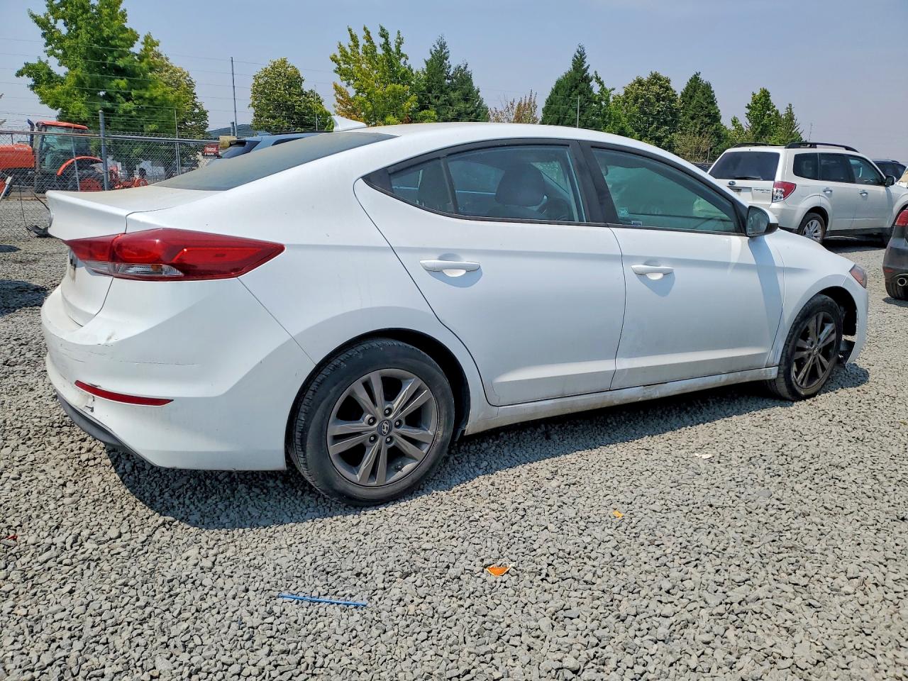 2017 Hyundai Elantra Se White vin: 5NPD84LF1HH171663