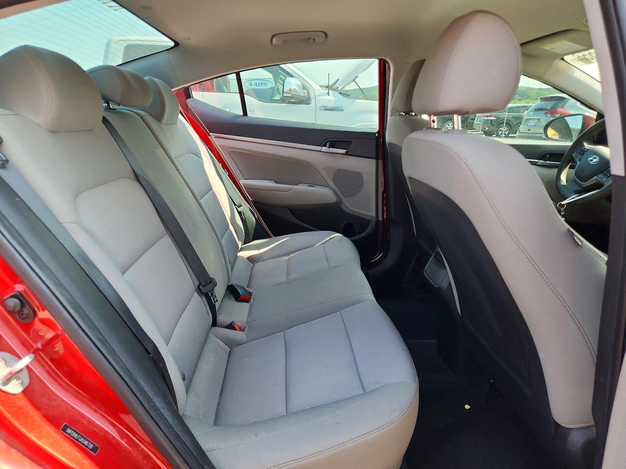 2018 Hyundai Elantra Sel Red vin: 5NPD84LF1JH346726