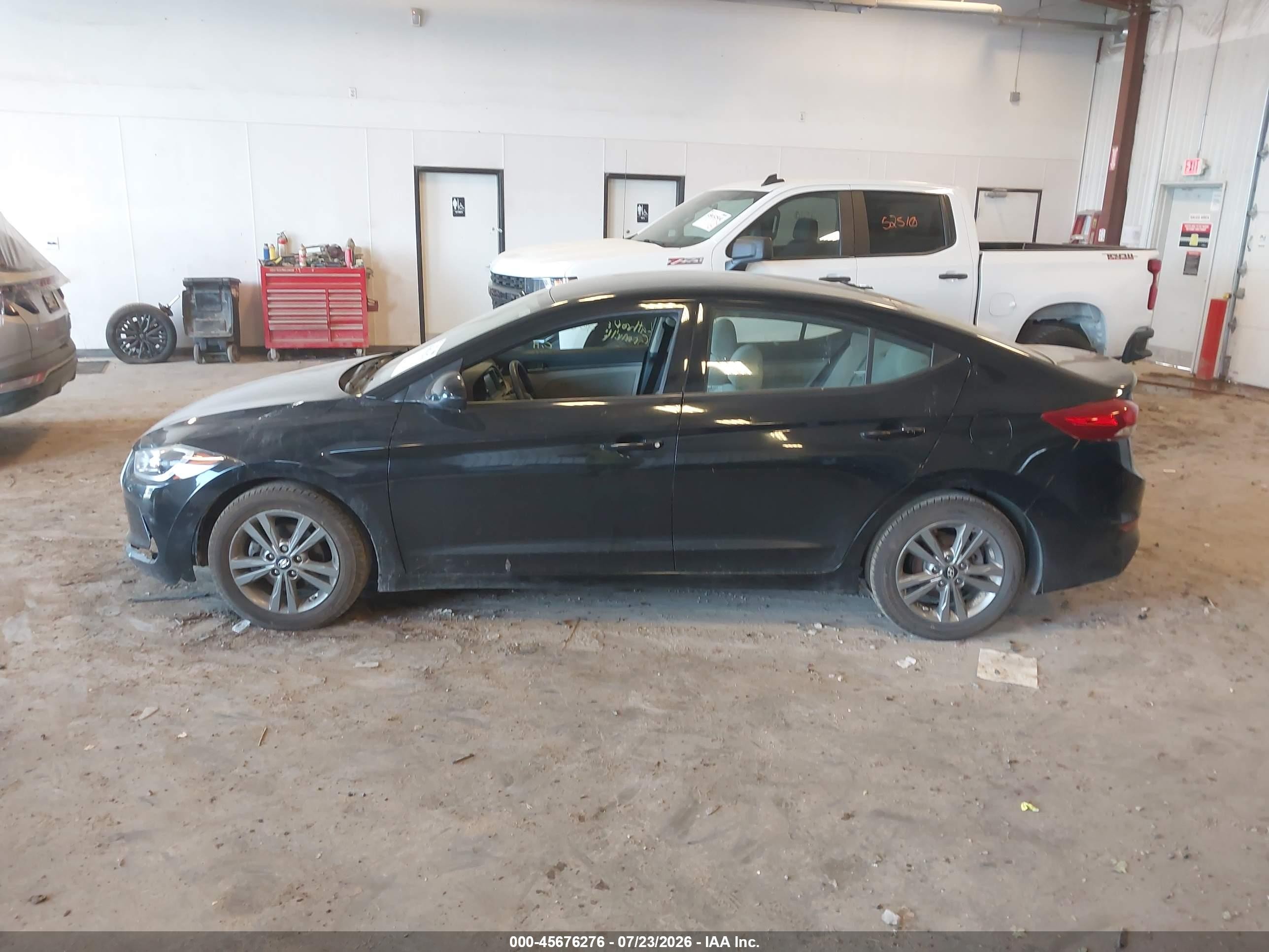 2018 Hyundai Elantra Sel Черный vin: 5NPD84LF1JH366362